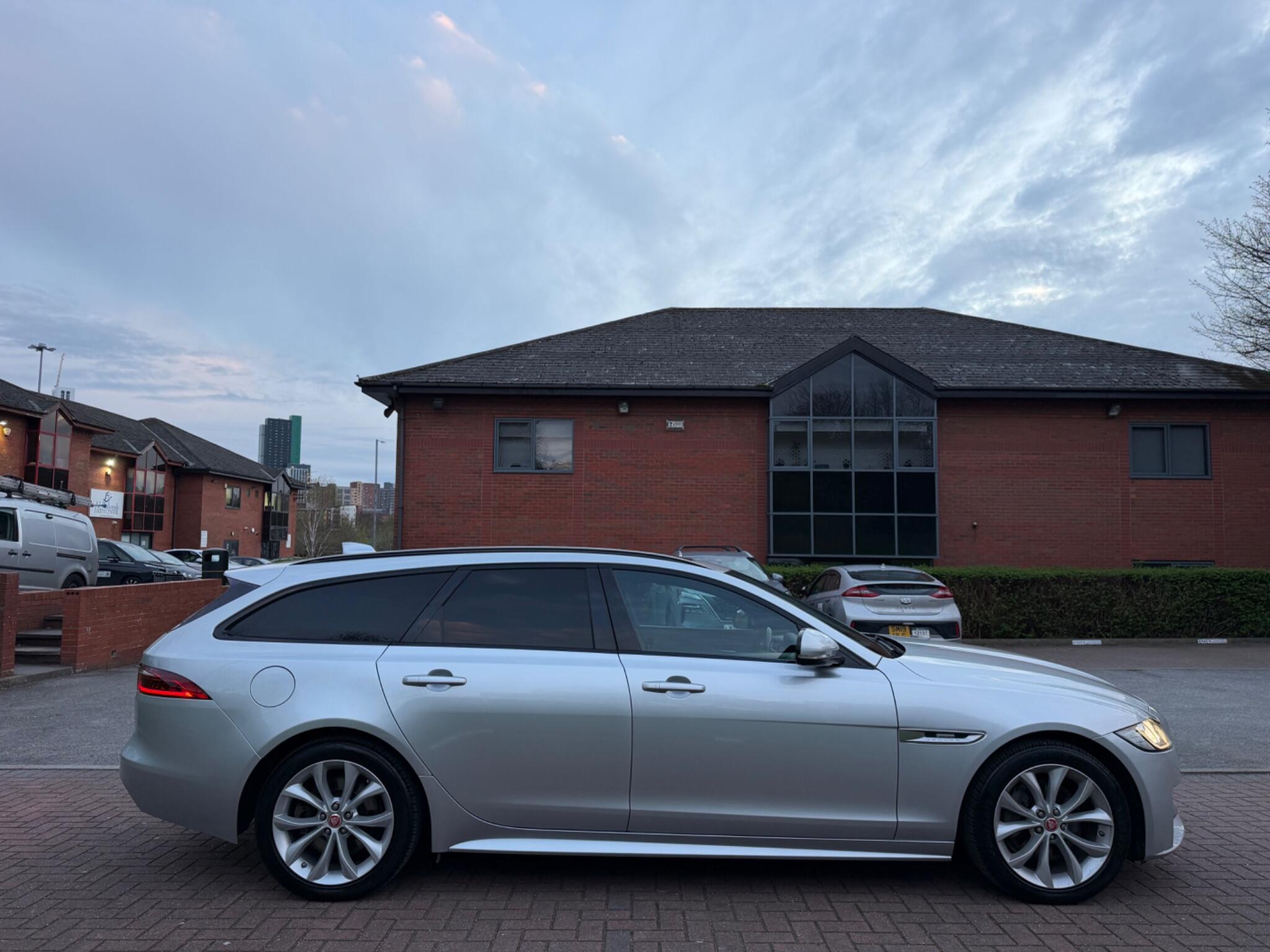 Jaguar XF - Image 7