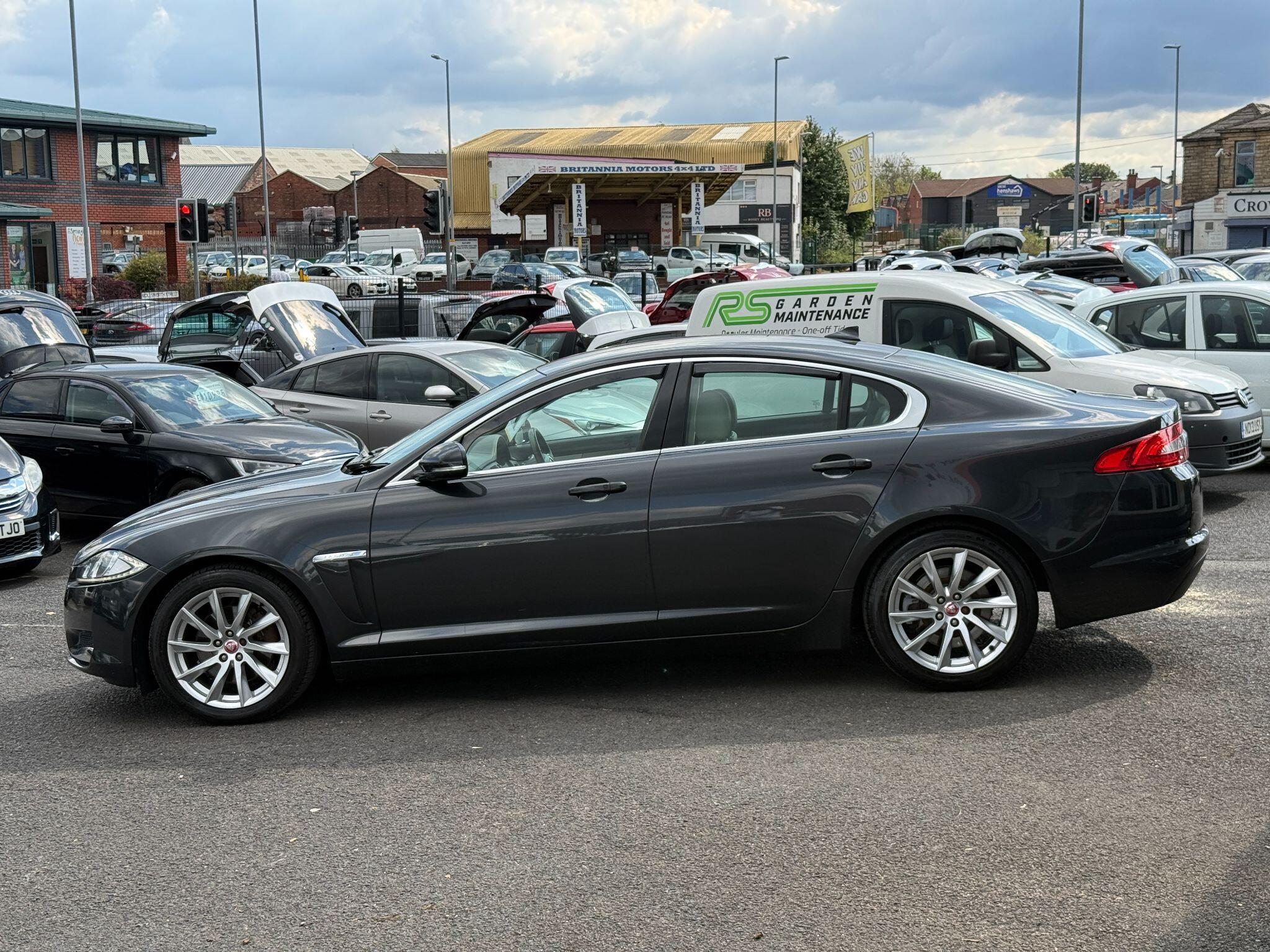 Jaguar XF - Image 19