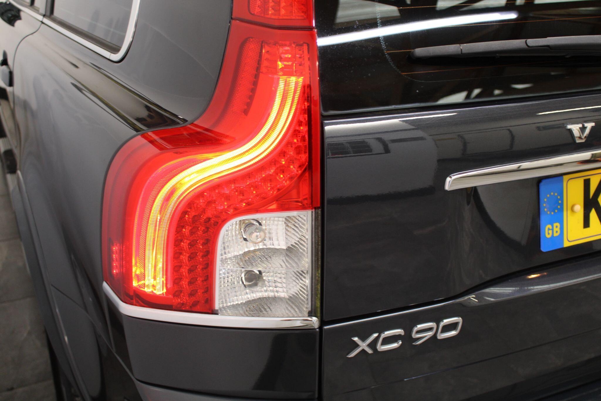 Volvo XC90 - Image 17