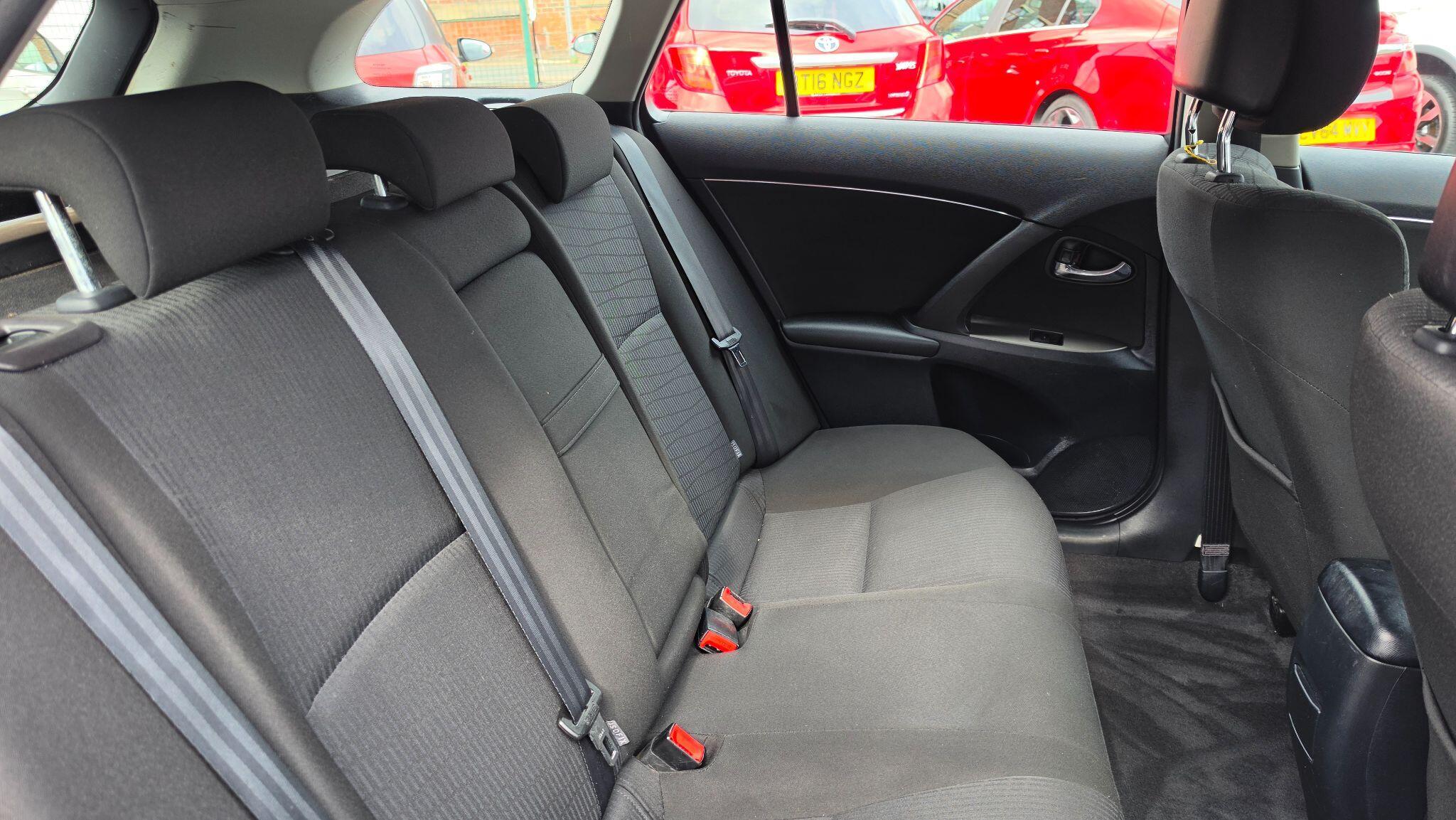 Toyota Avensis - Image 17