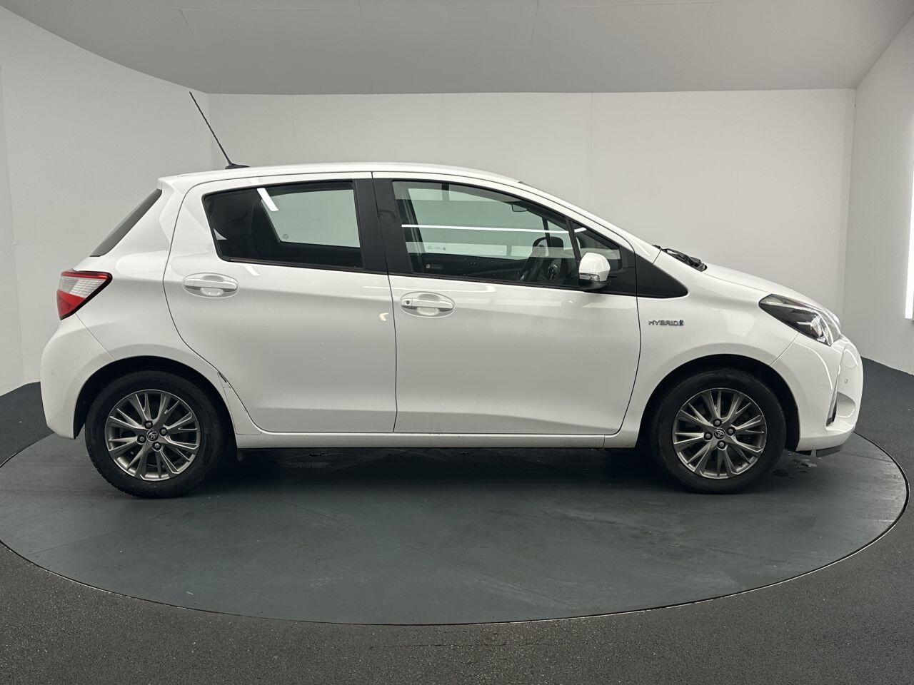 Toyota Yaris - Image 11