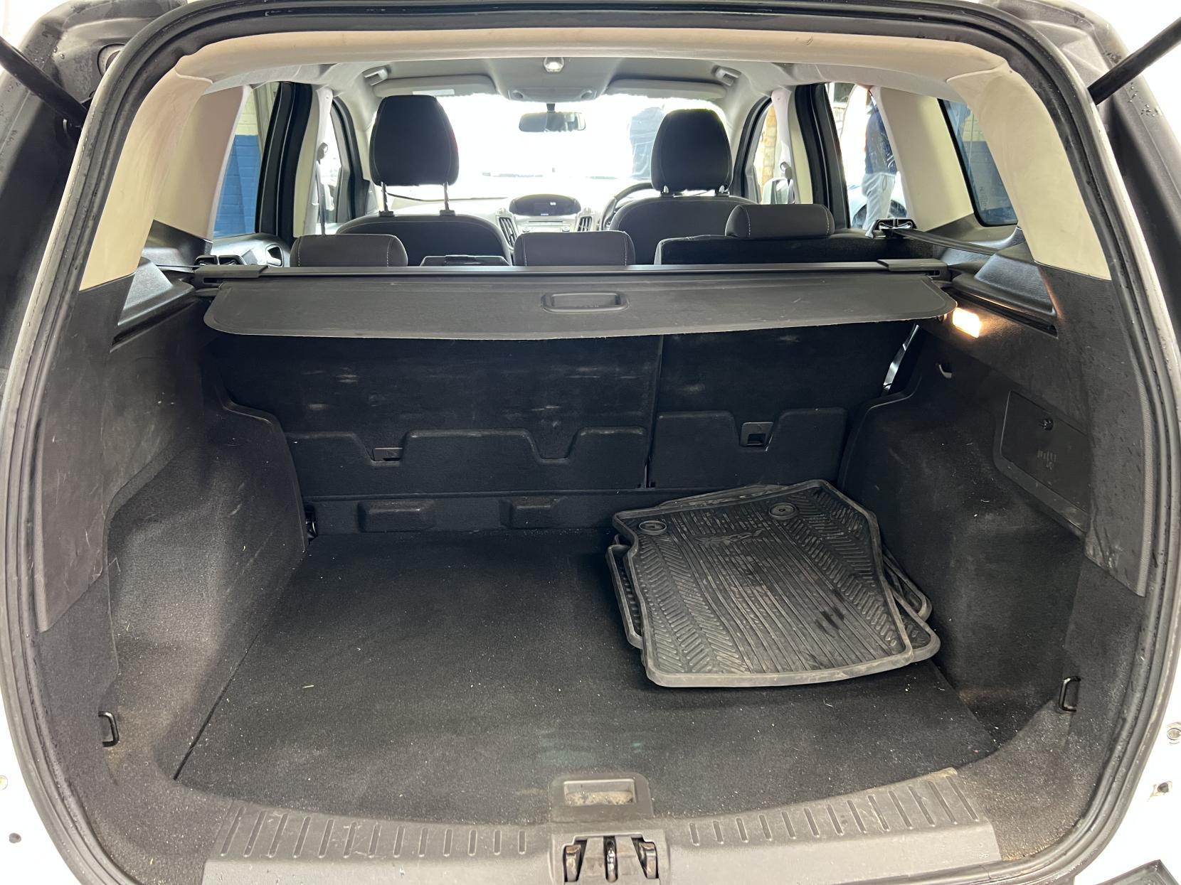 Ford Kuga - Image 18