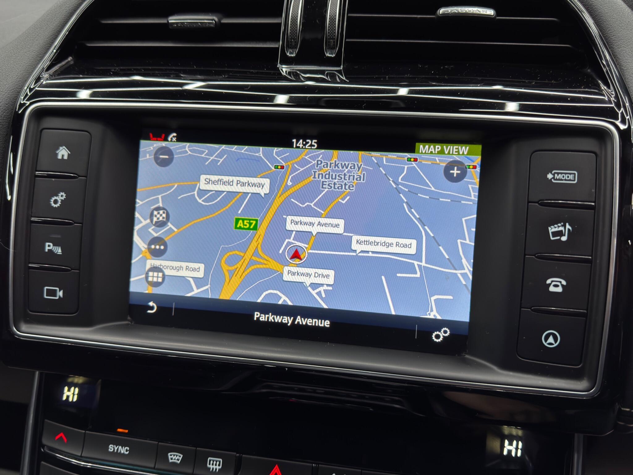 Jaguar XE - Image 28