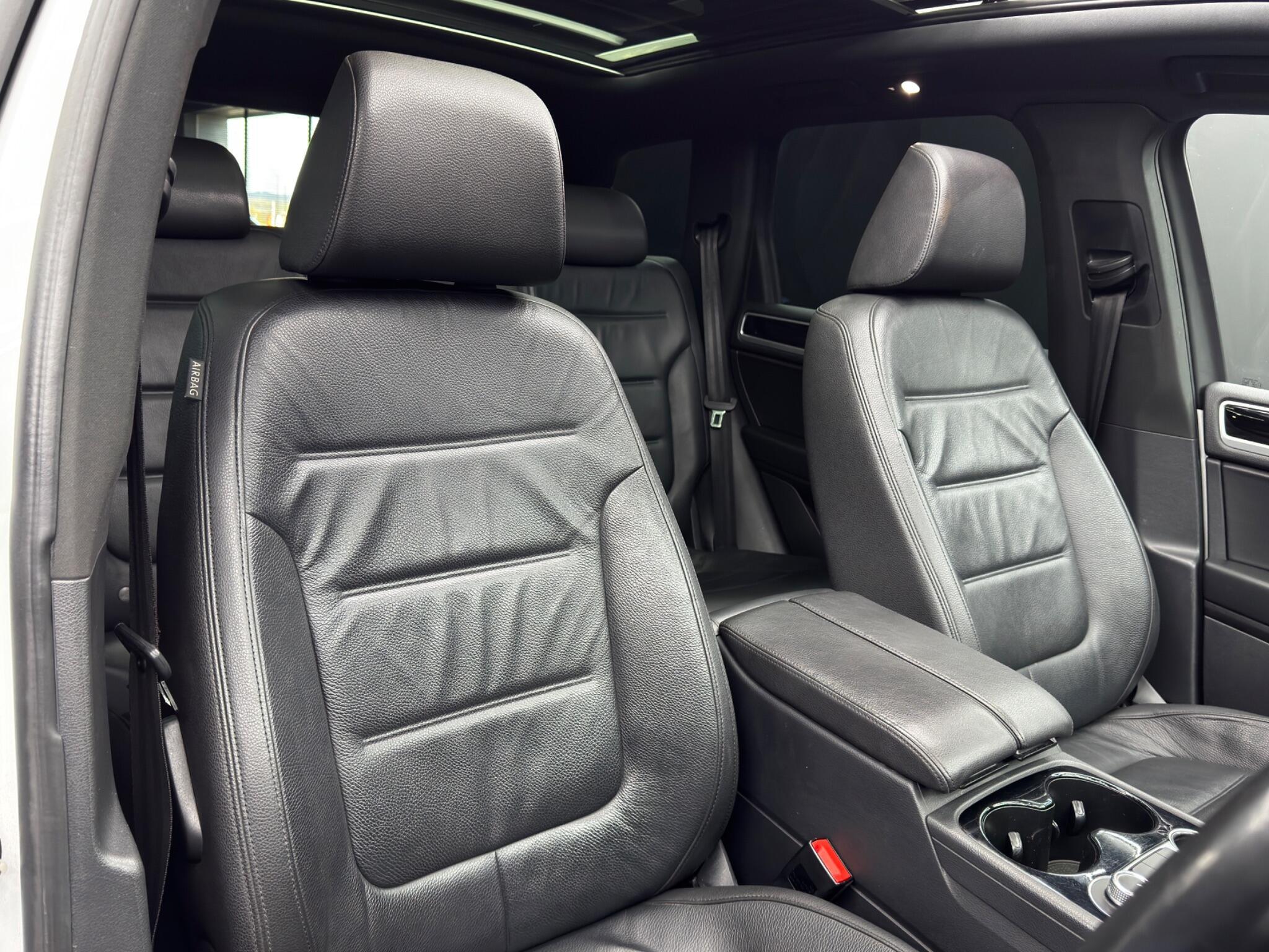 Volkswagen Touareg - Image 12