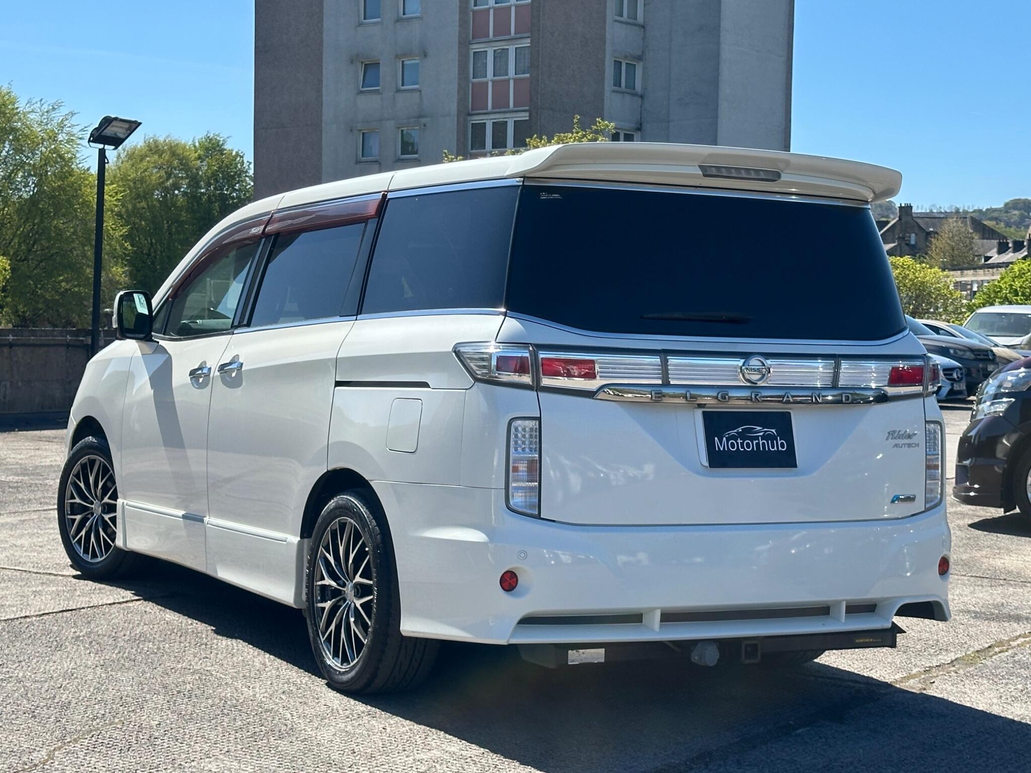 Nissan Elgrand - Image 17