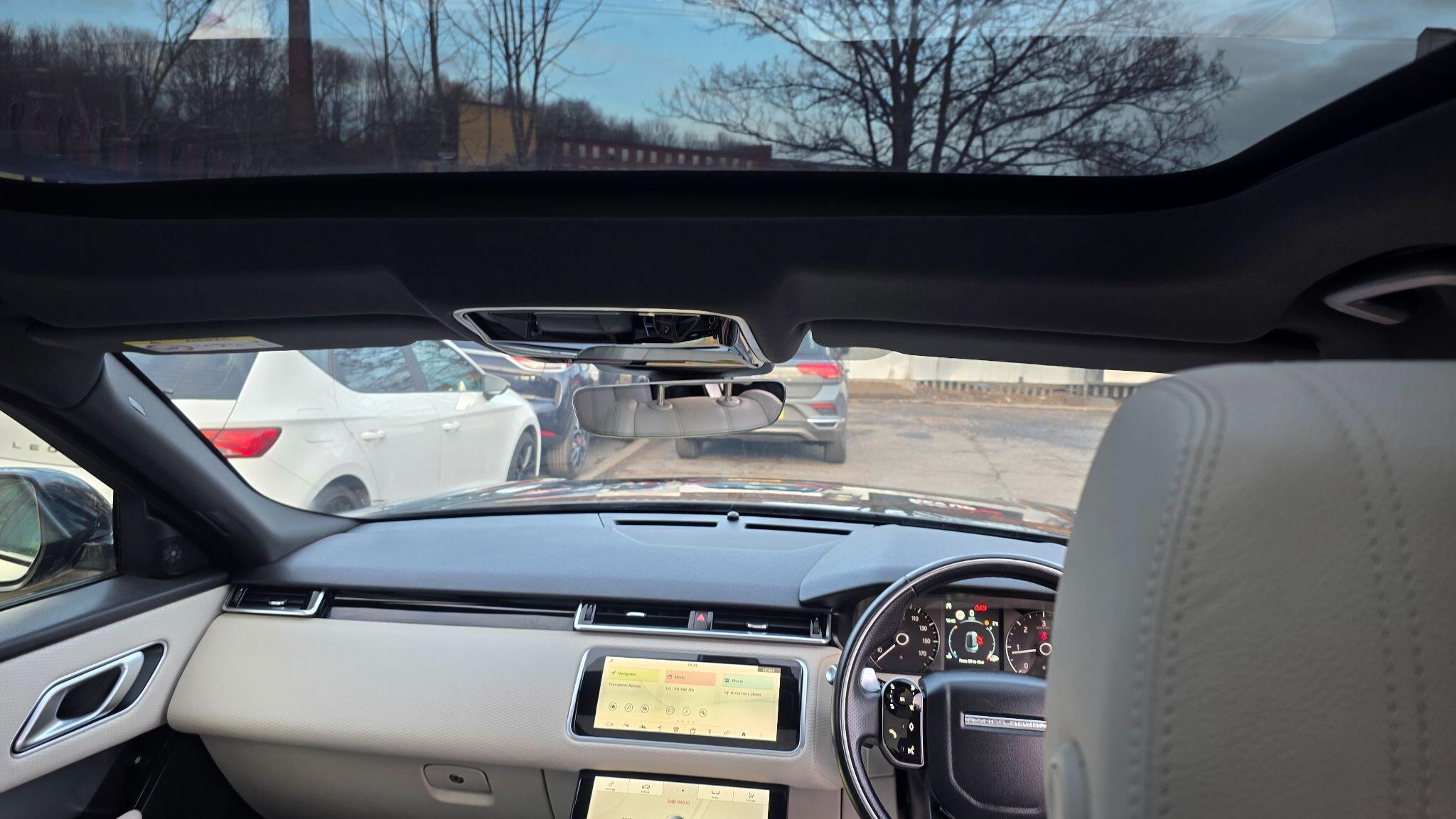 Land Rover Range Rover Velar - Image 40