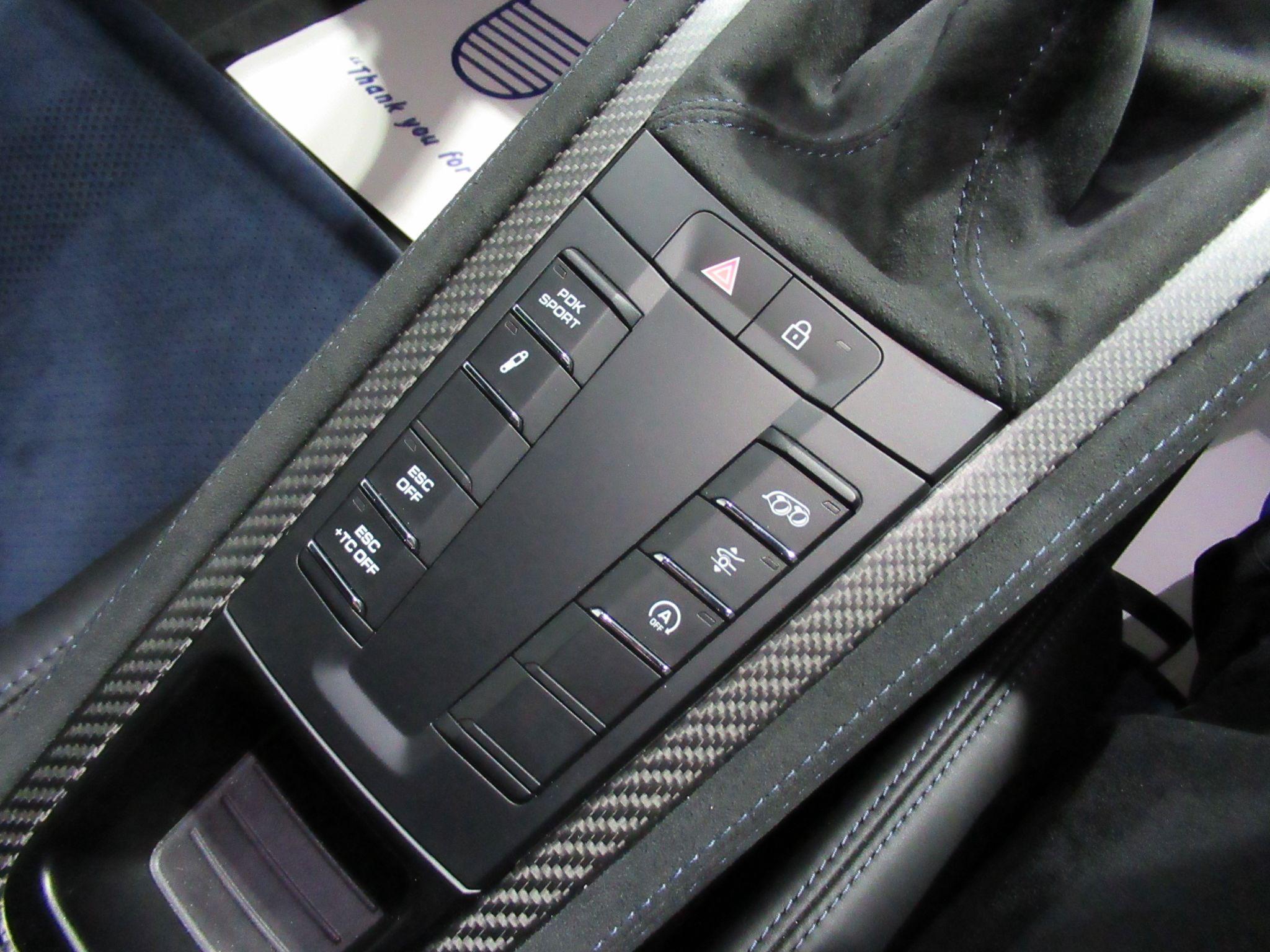 Porsche 718 Cayman - Image 63