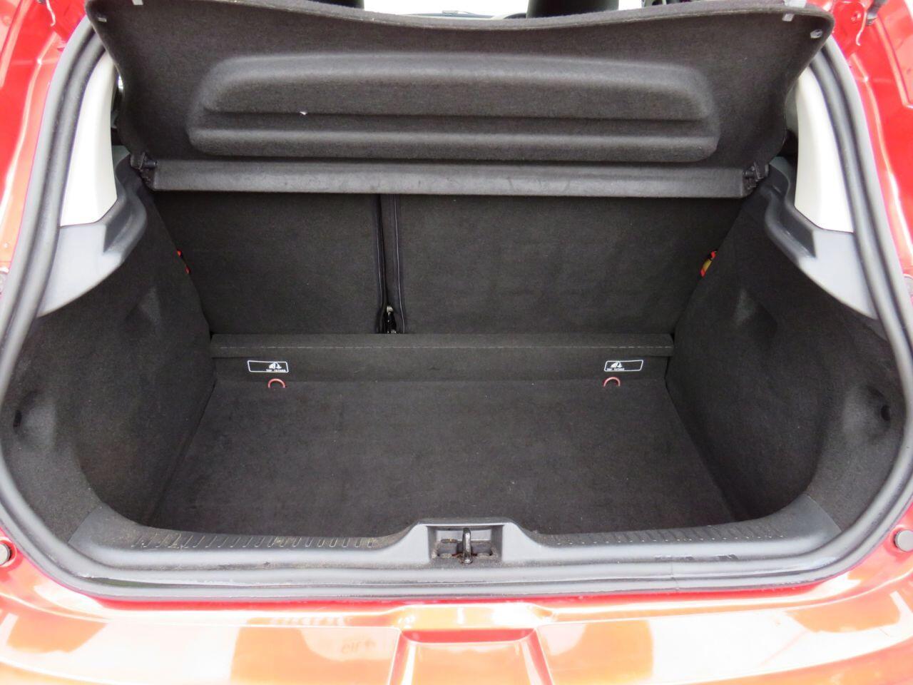 Renault Clio - Image 11