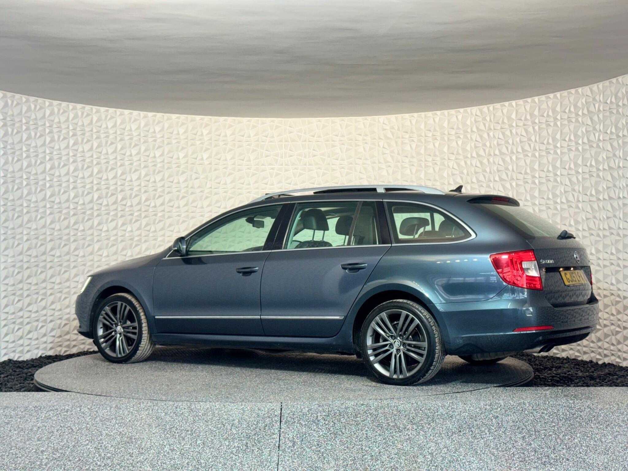 Skoda Superb - Image 14