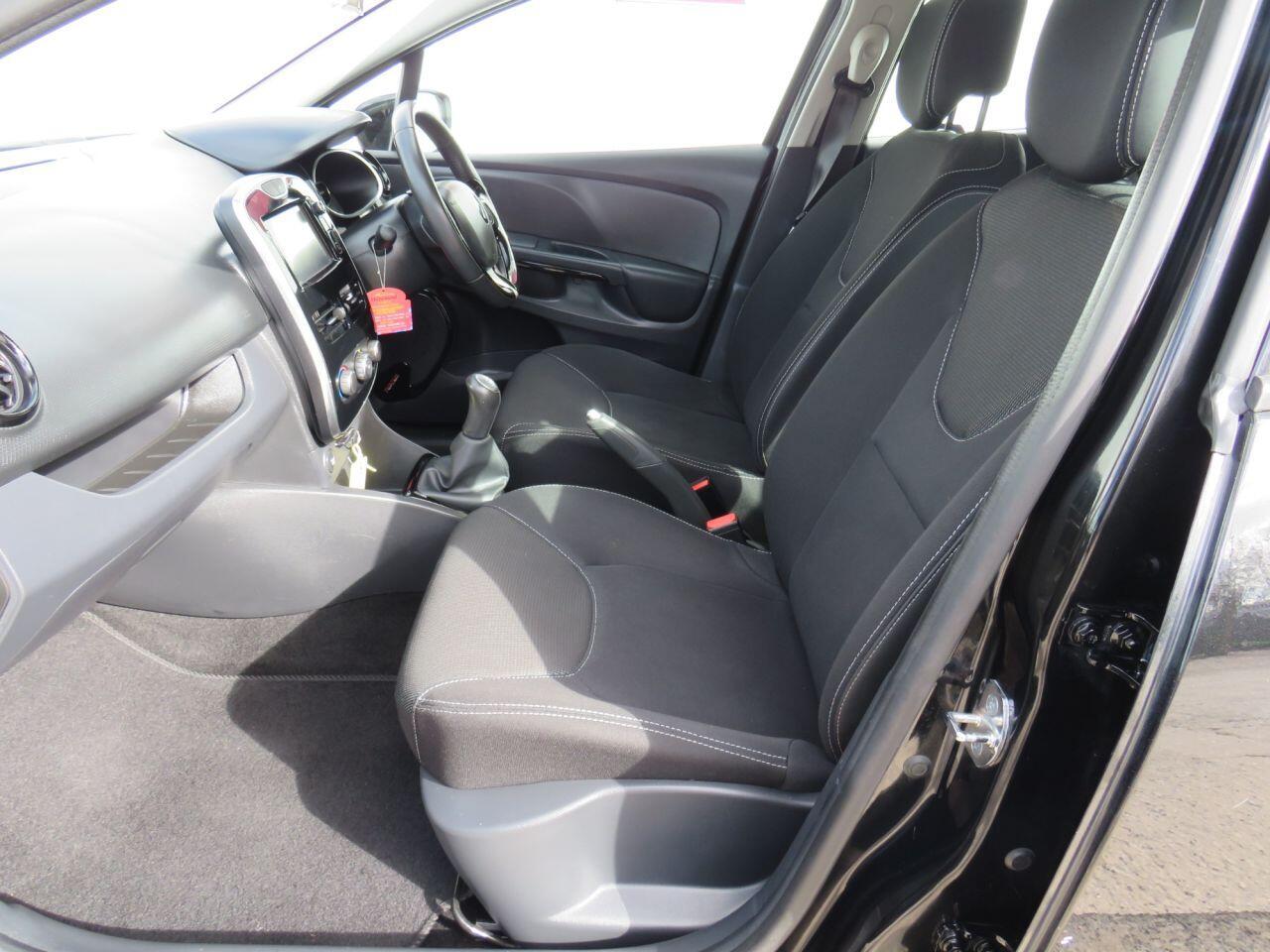 Renault Clio - Image 9