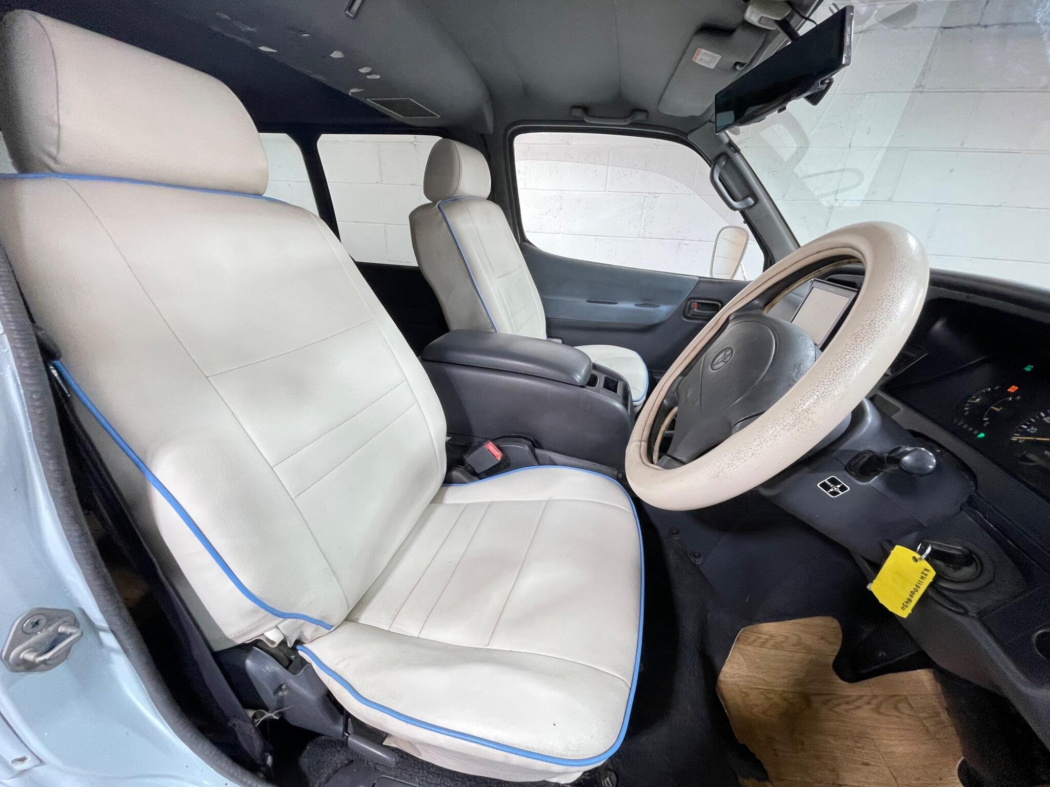 Toyota Hiace - Image 7