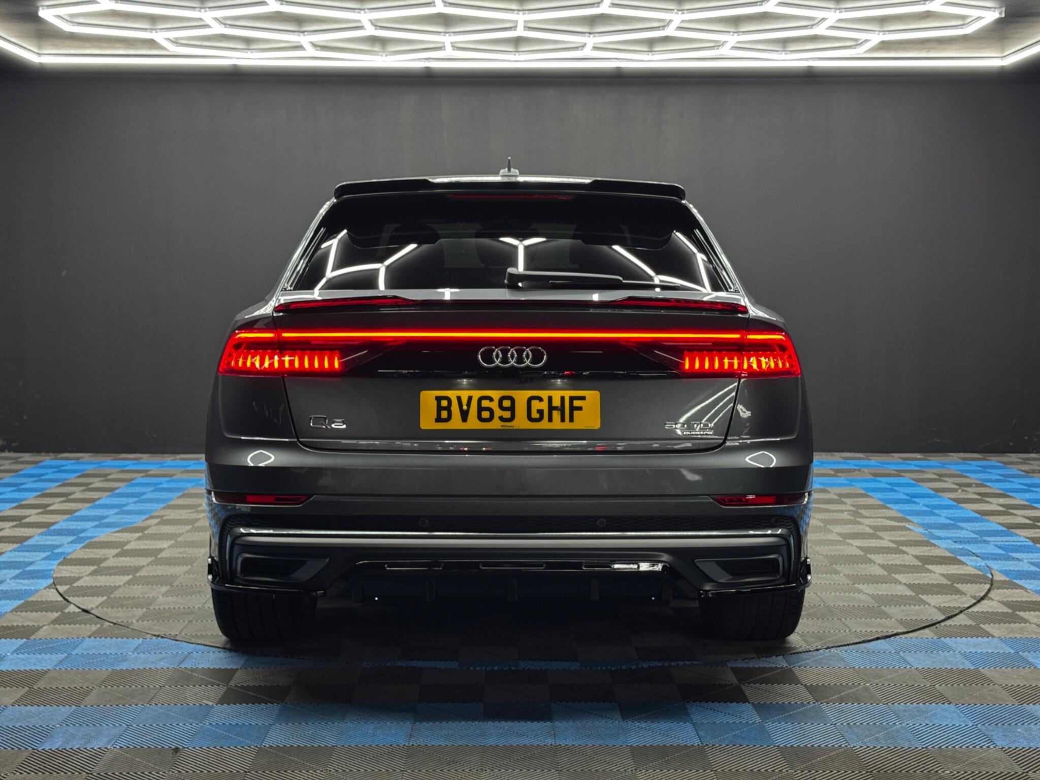 Audi Q8 - Image 6