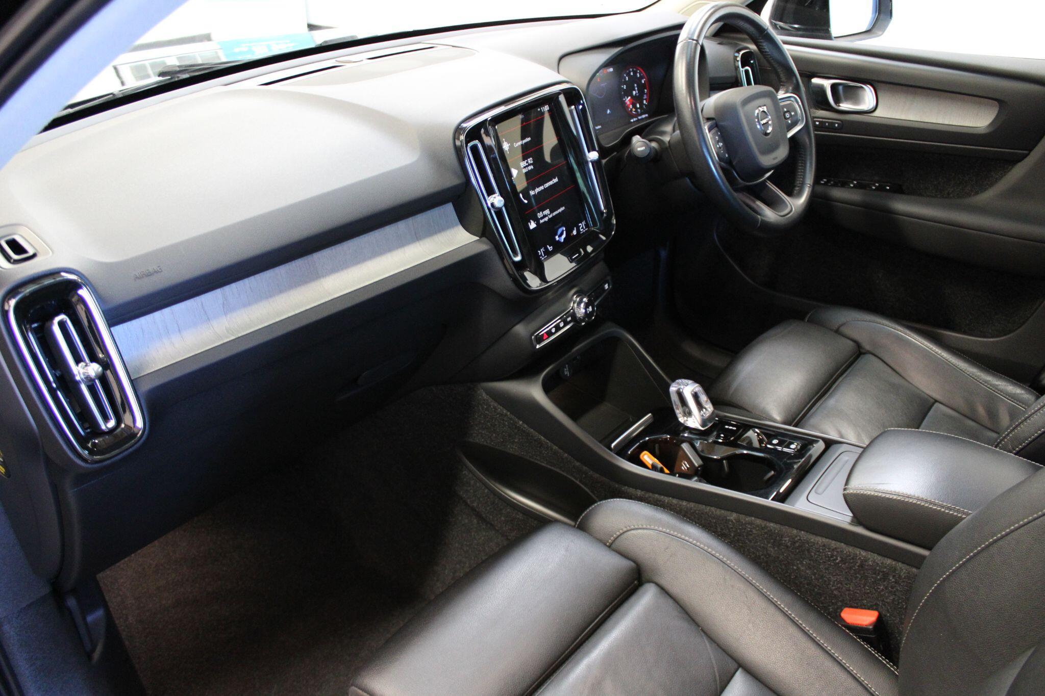 Volvo XC40 - Image 2