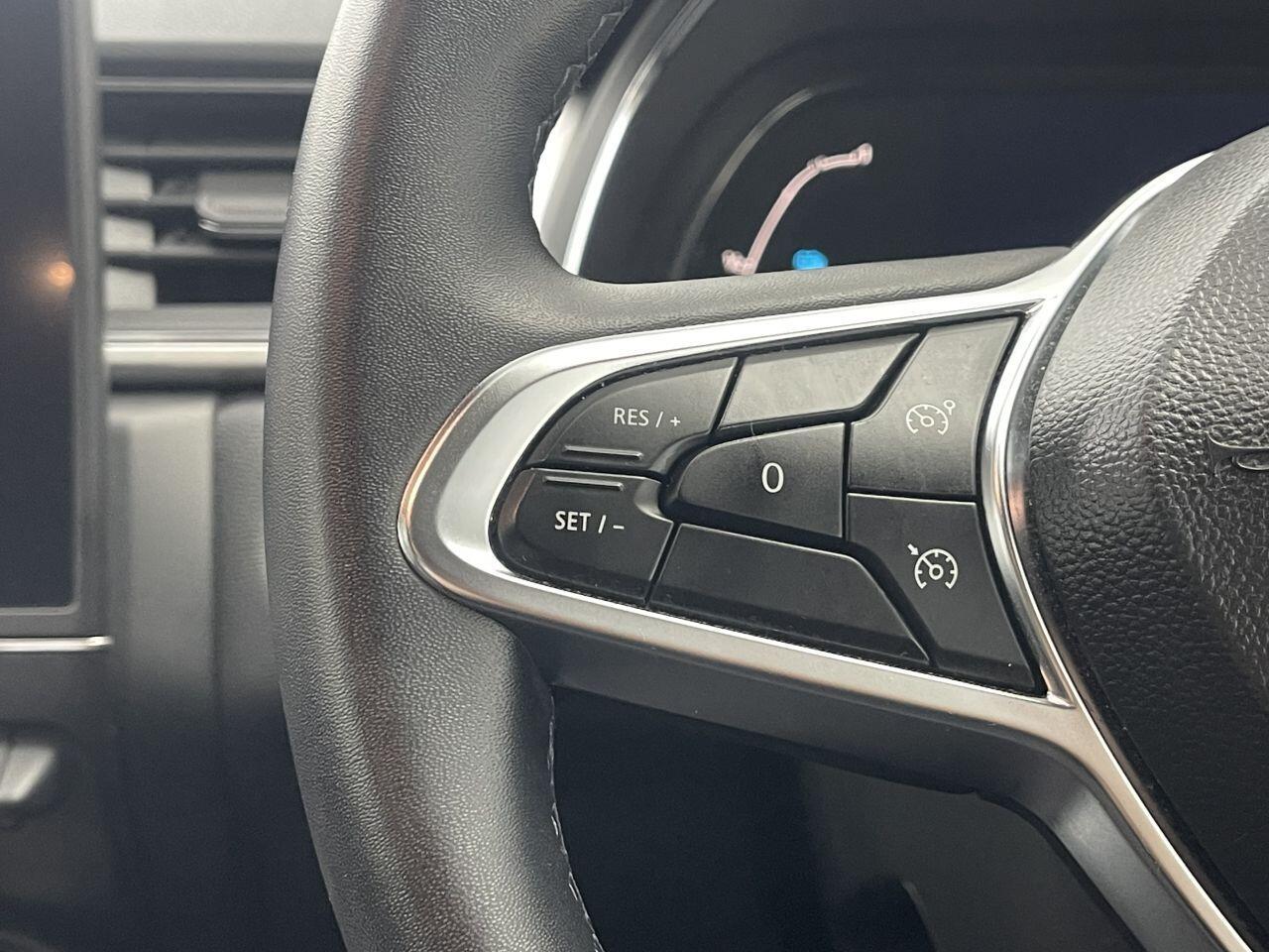 Renault Captur - Image 35