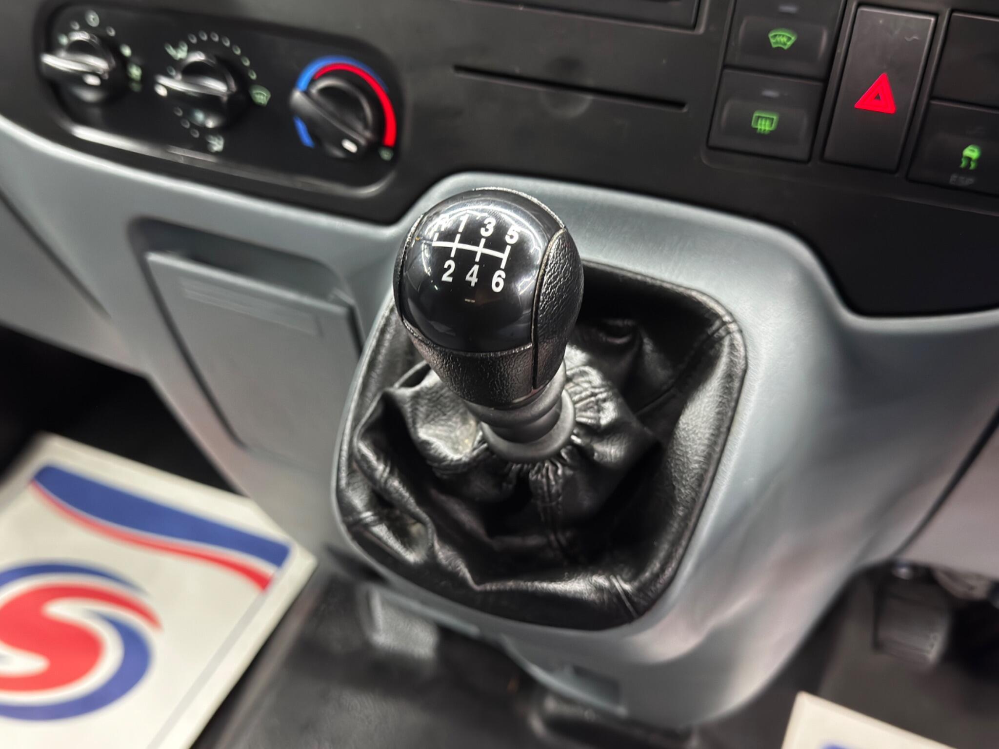 Ford Transit - Image 28