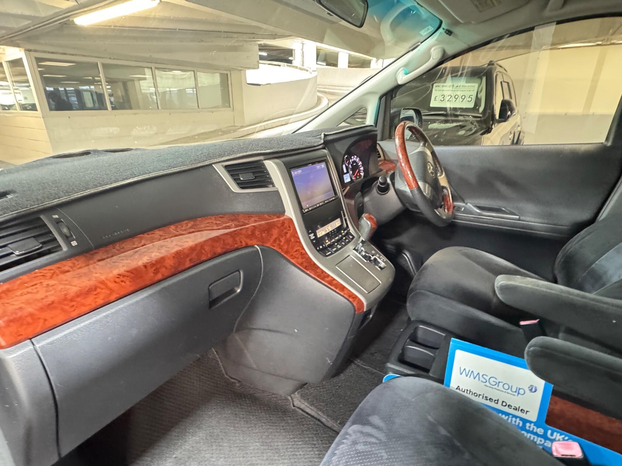 Toyota Vellfire - Image 11