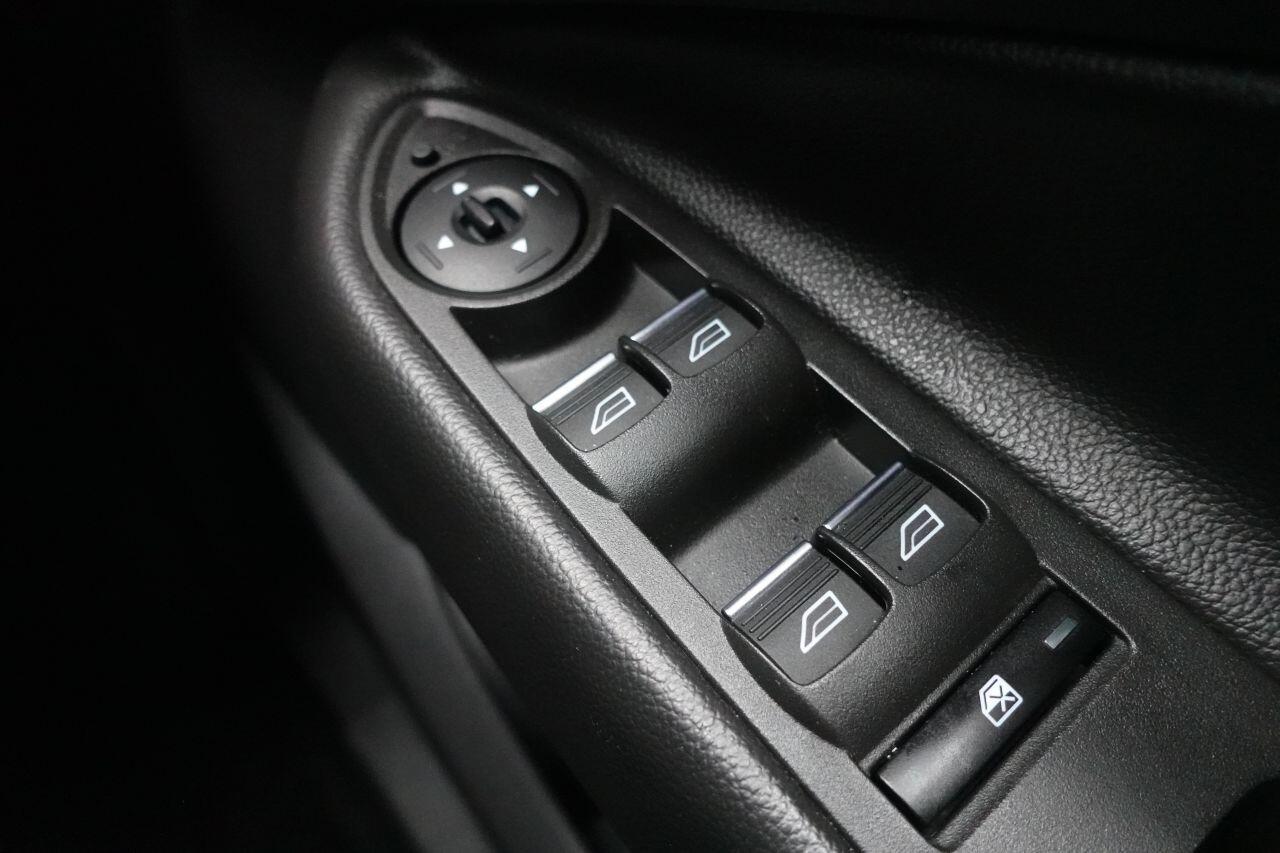 Ford Kuga - Image 43