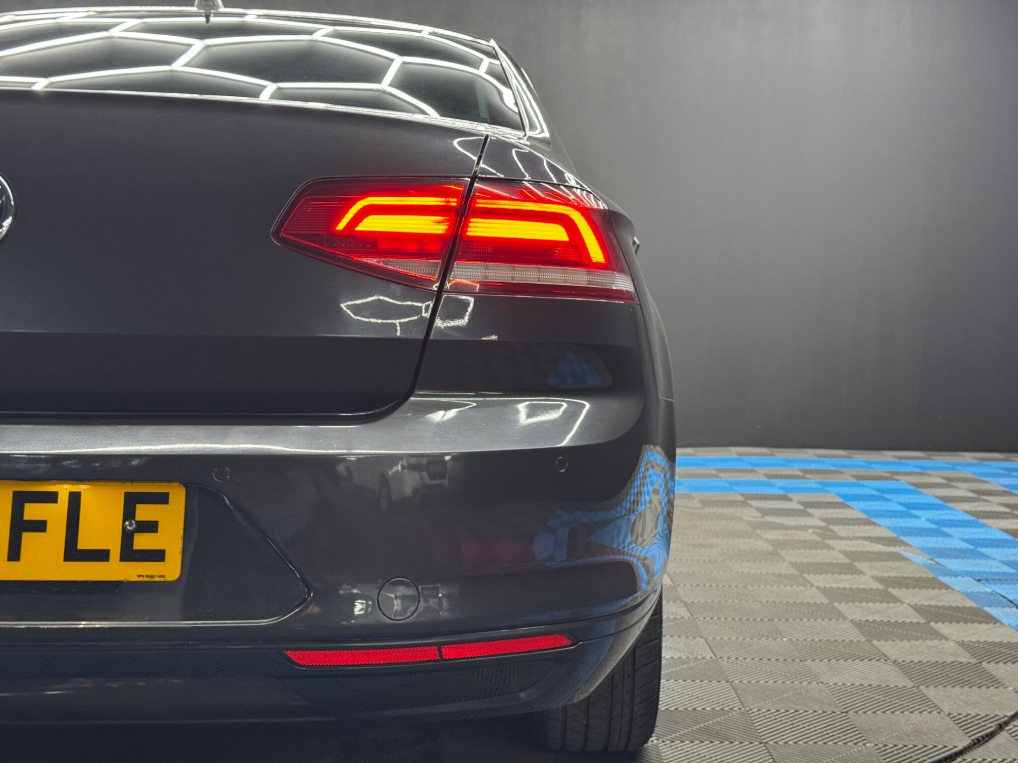 Volkswagen Passat - Image 45