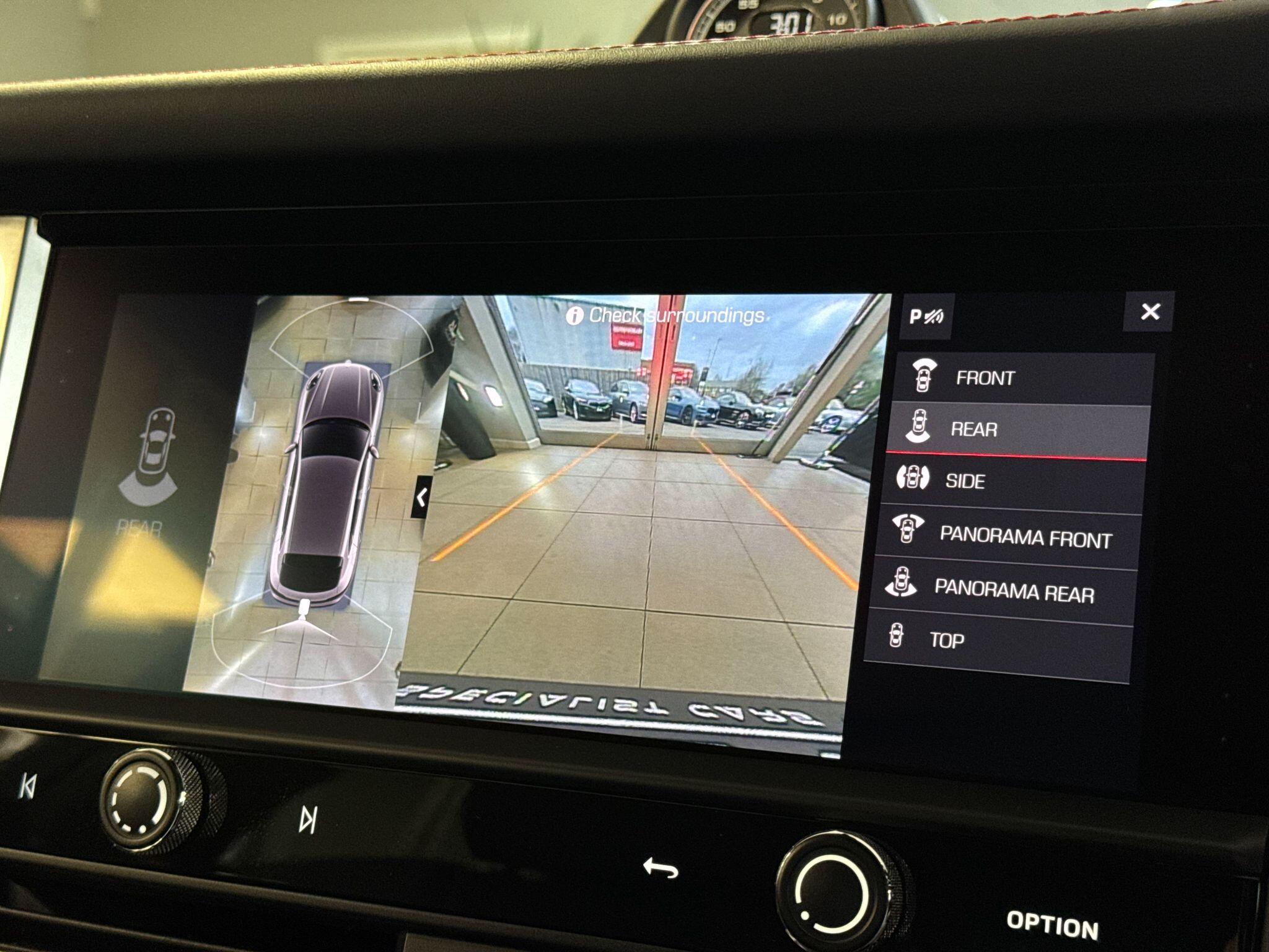 Porsche Macan - Image 35