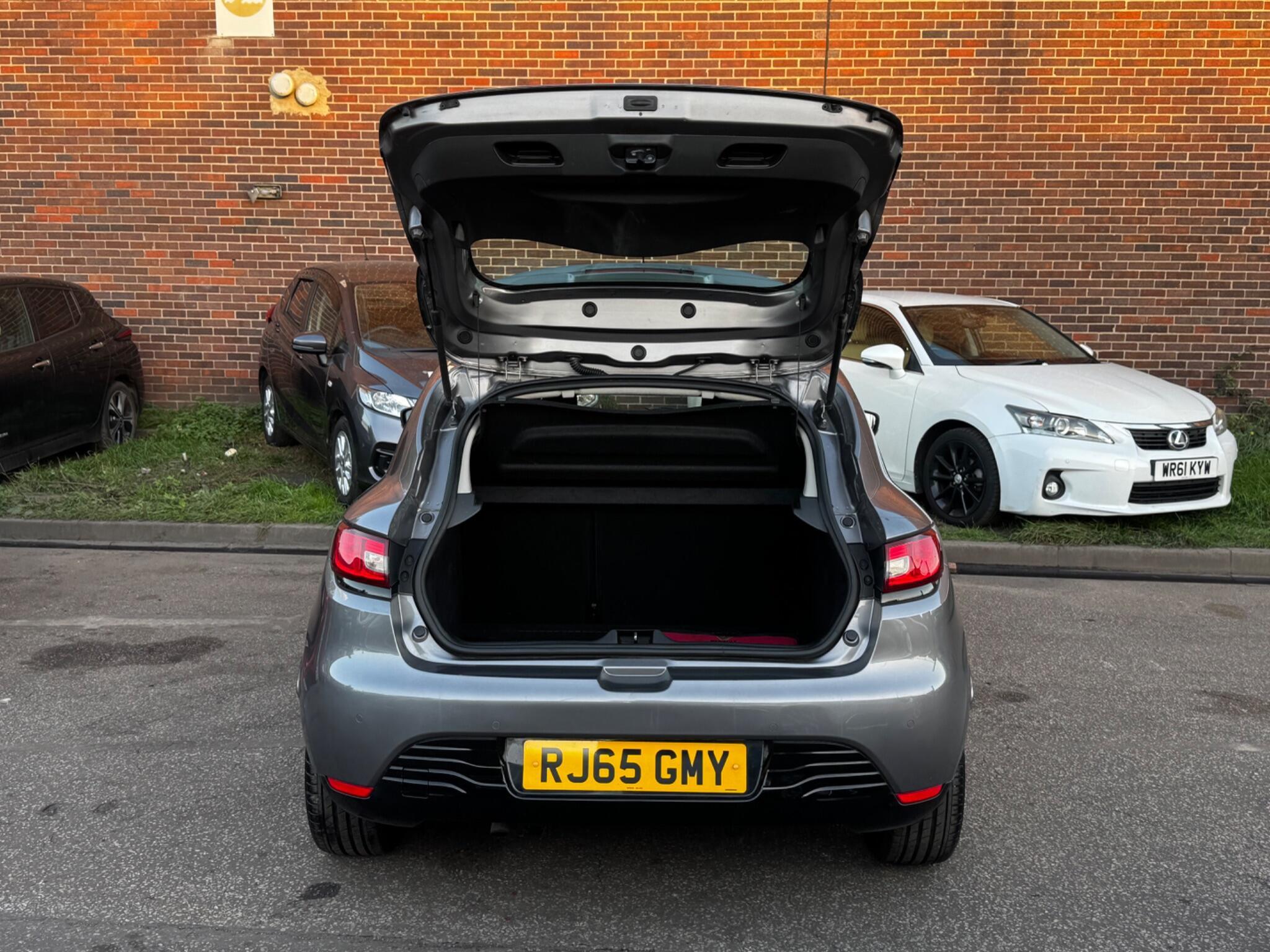 Renault Clio - Image 17