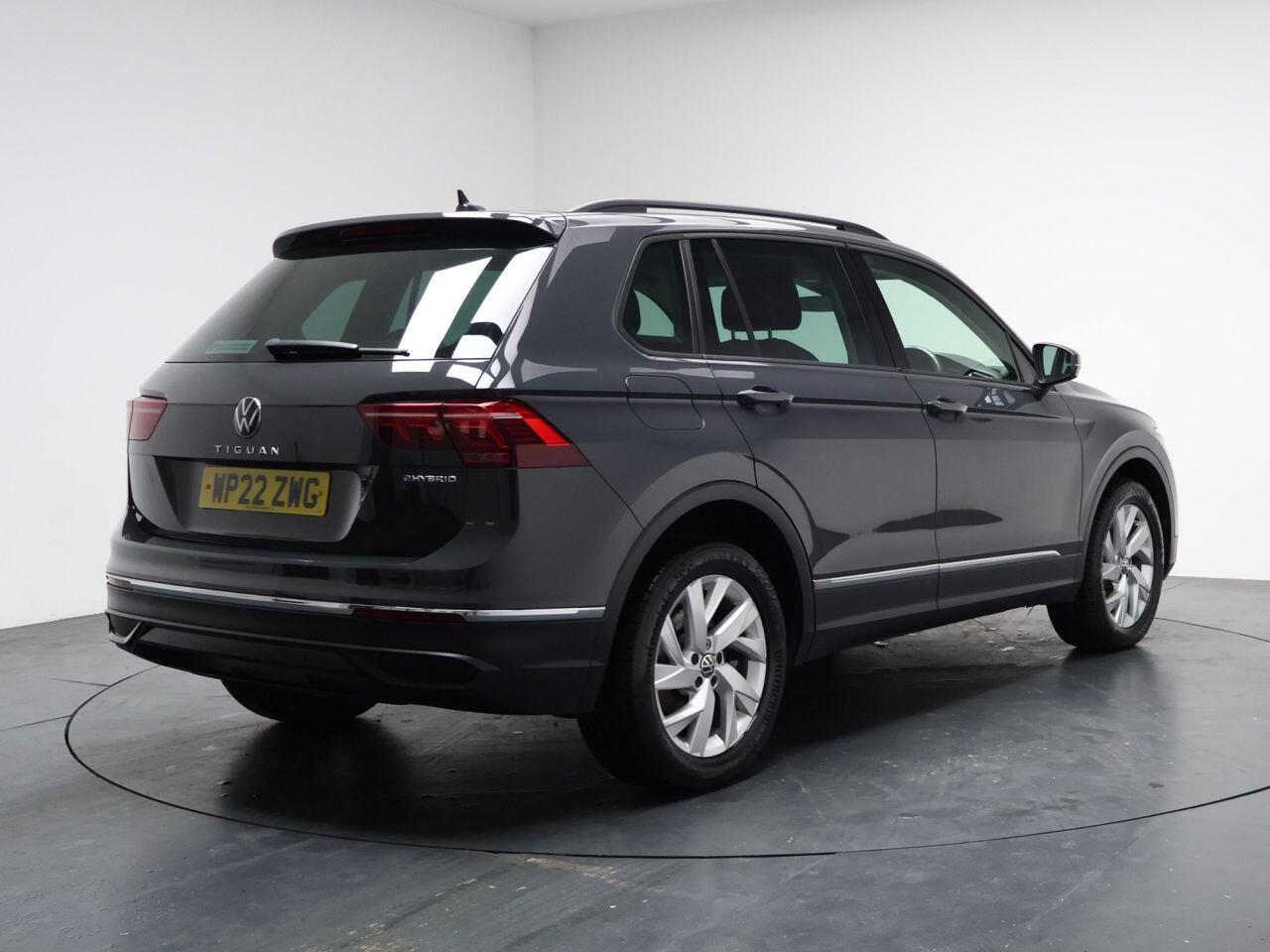 Volkswagen Tiguan - Image 12