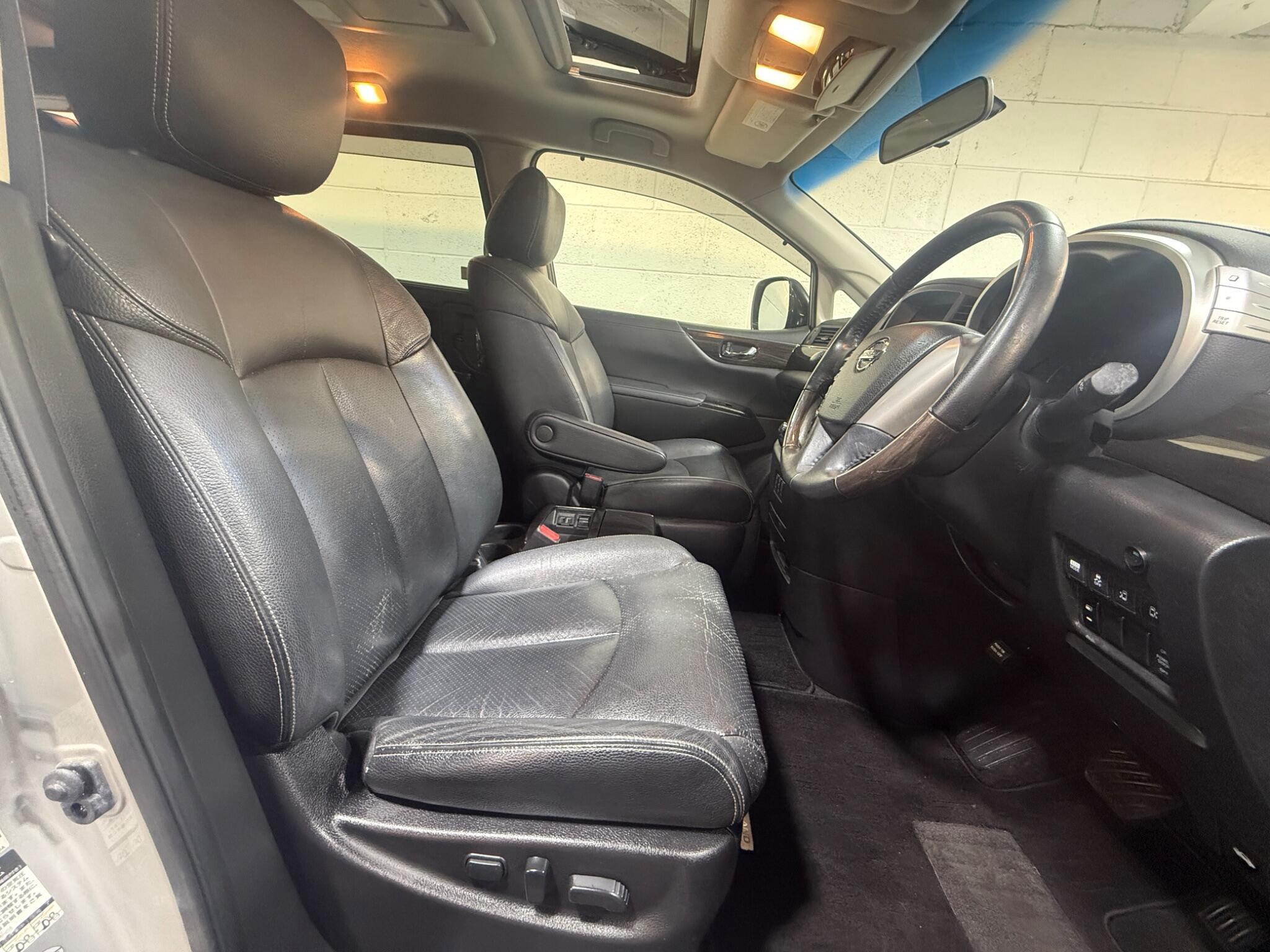 Nissan Elgrand - Image 8