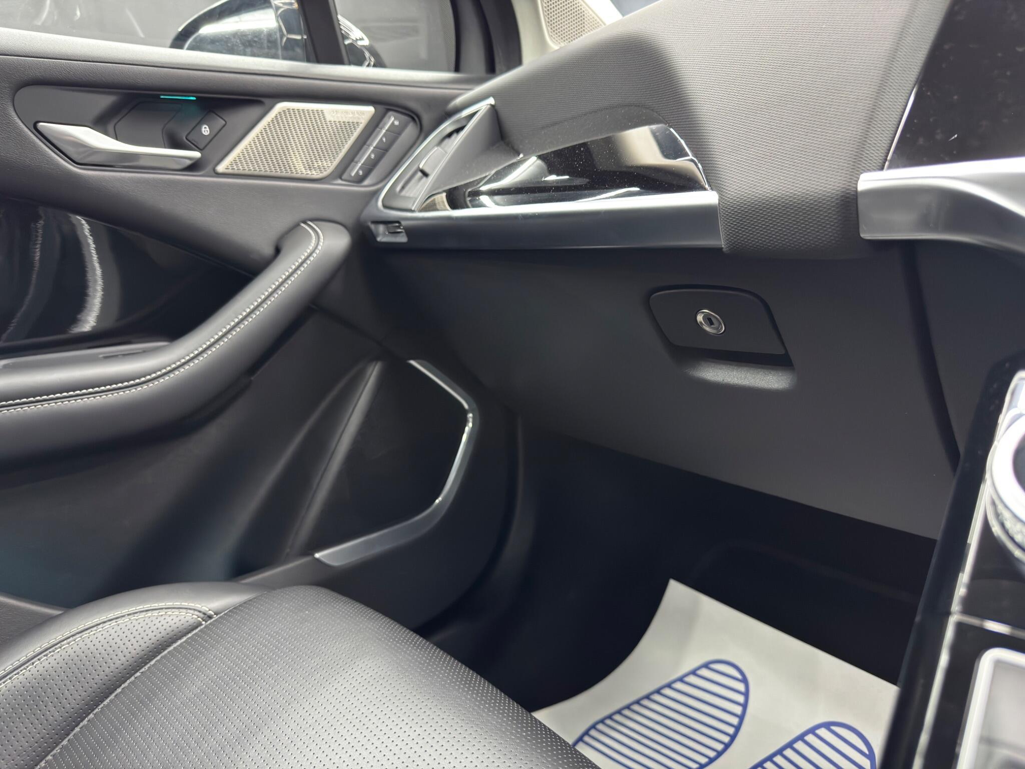 Jaguar I-Pace - Image 34