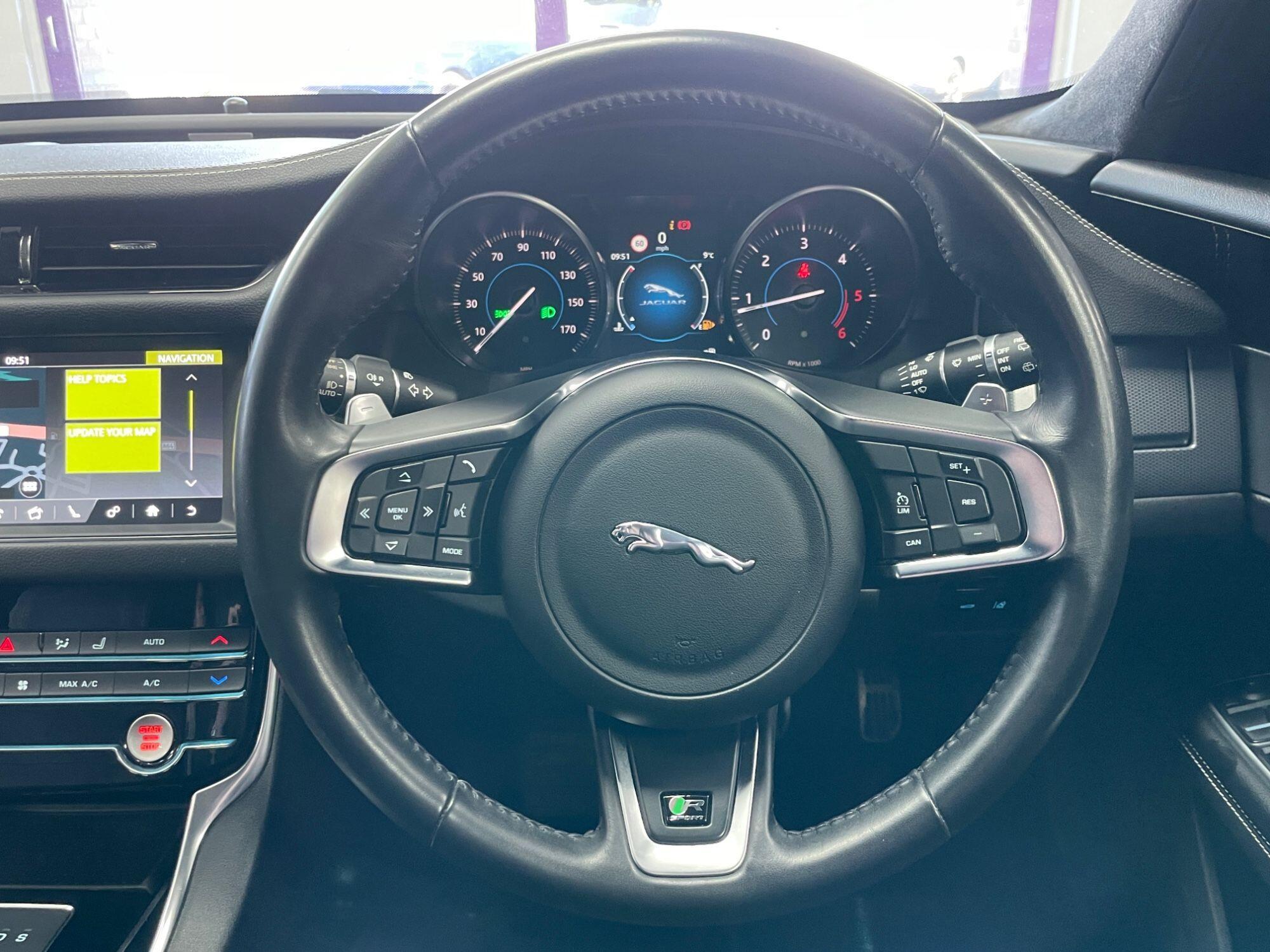 Jaguar XF - Image 35