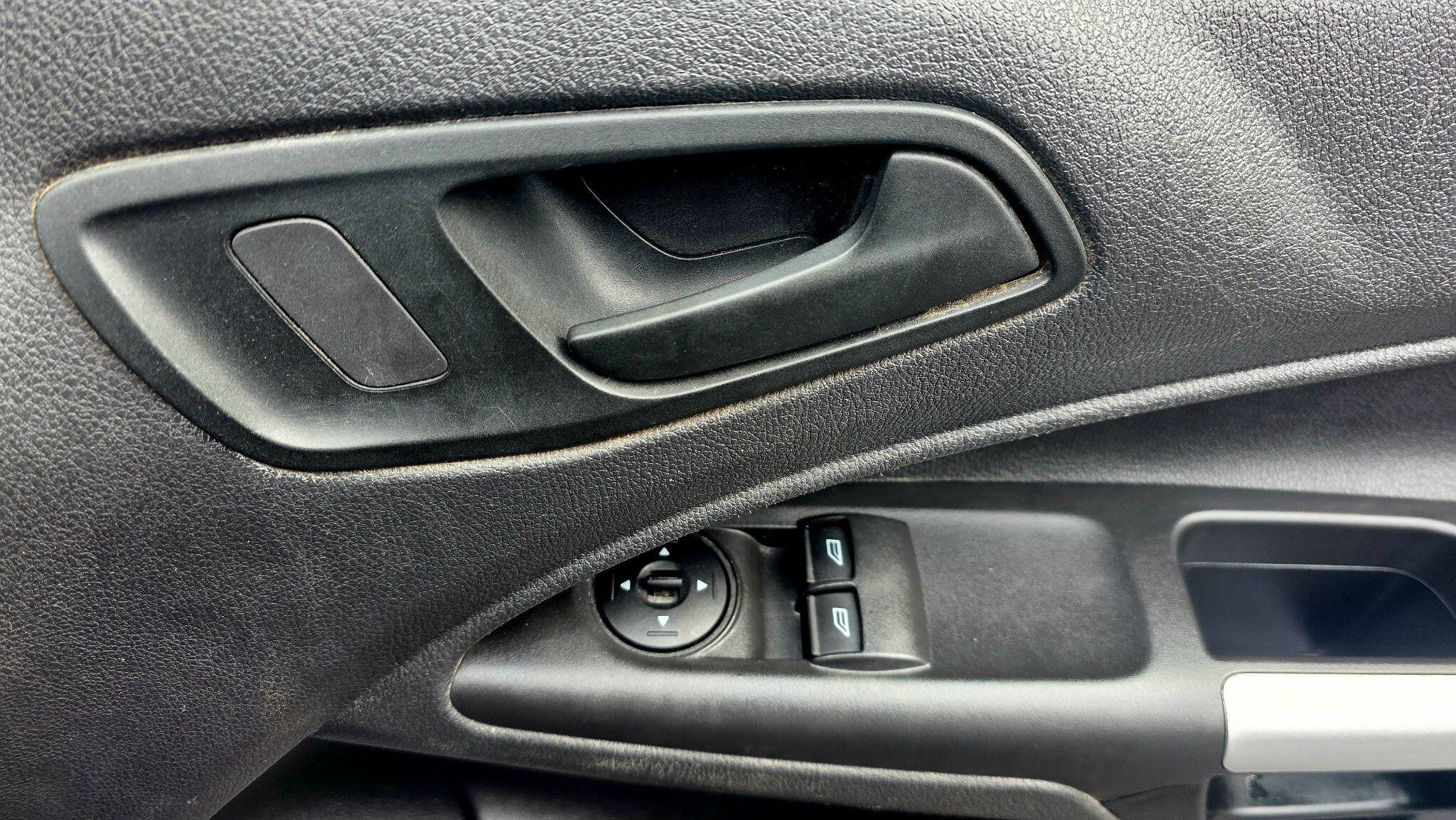 Ford Transit Connect - Image 22