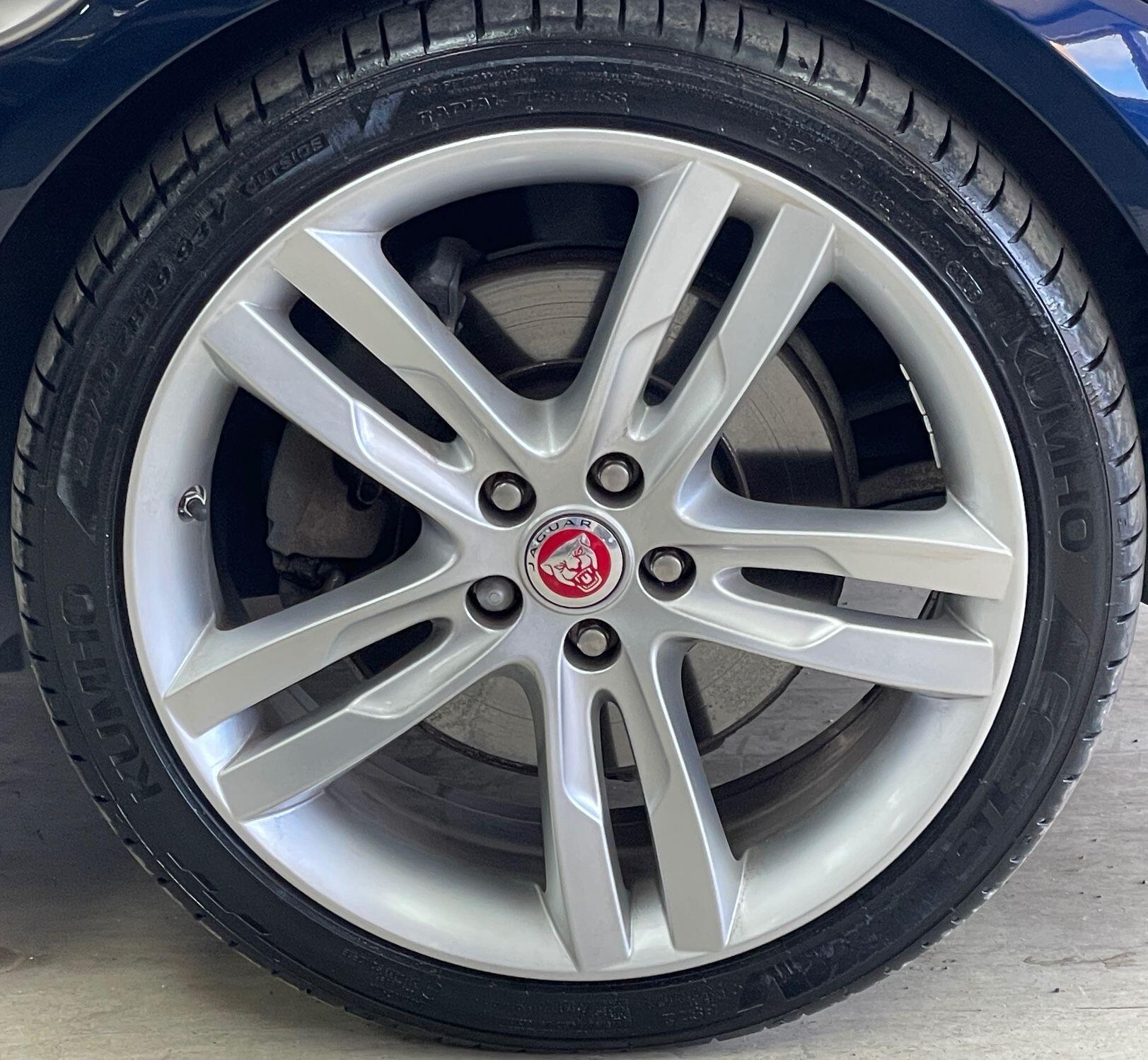 Jaguar XE - Image 13