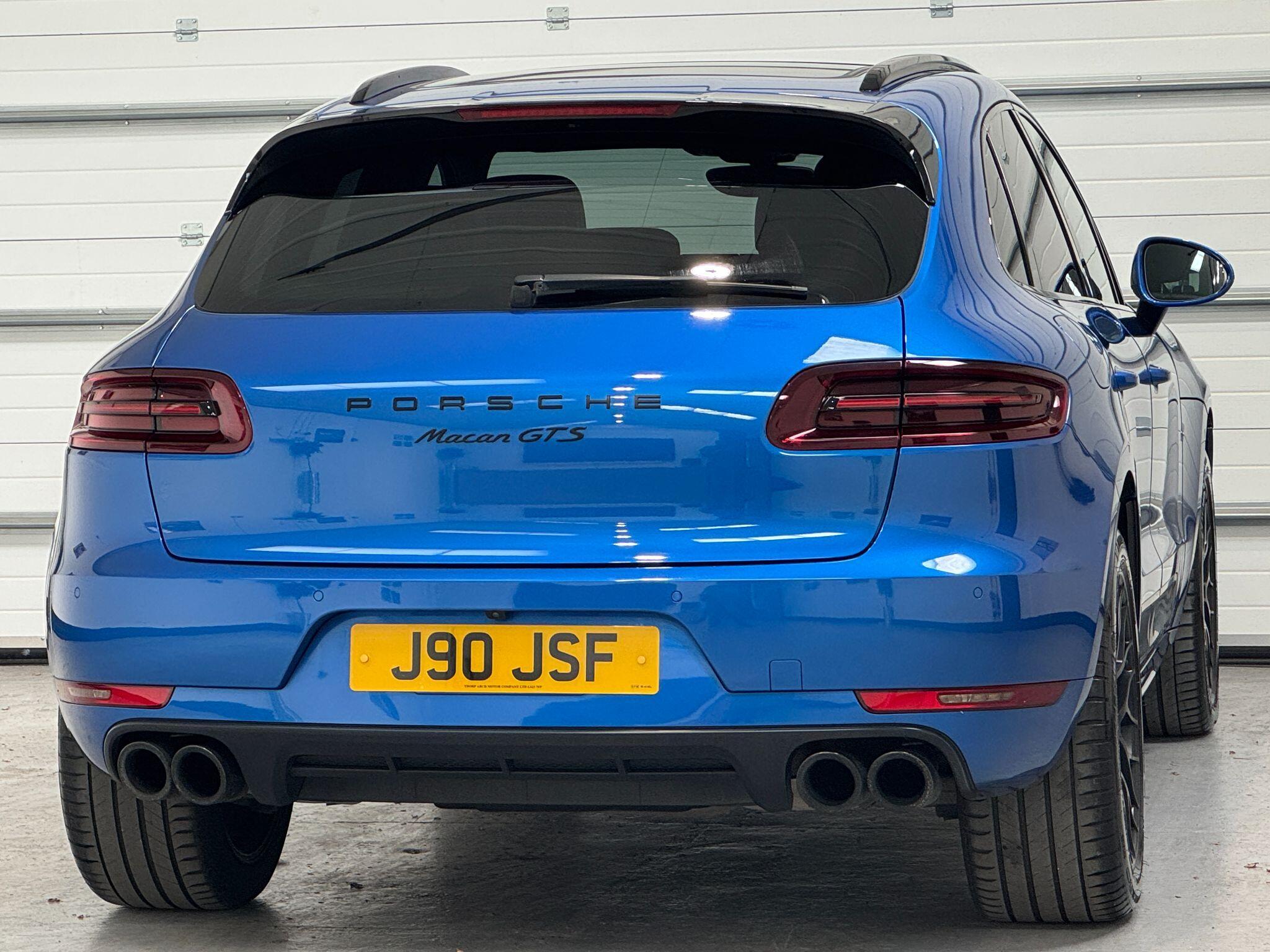 Porsche Macan - Image 12