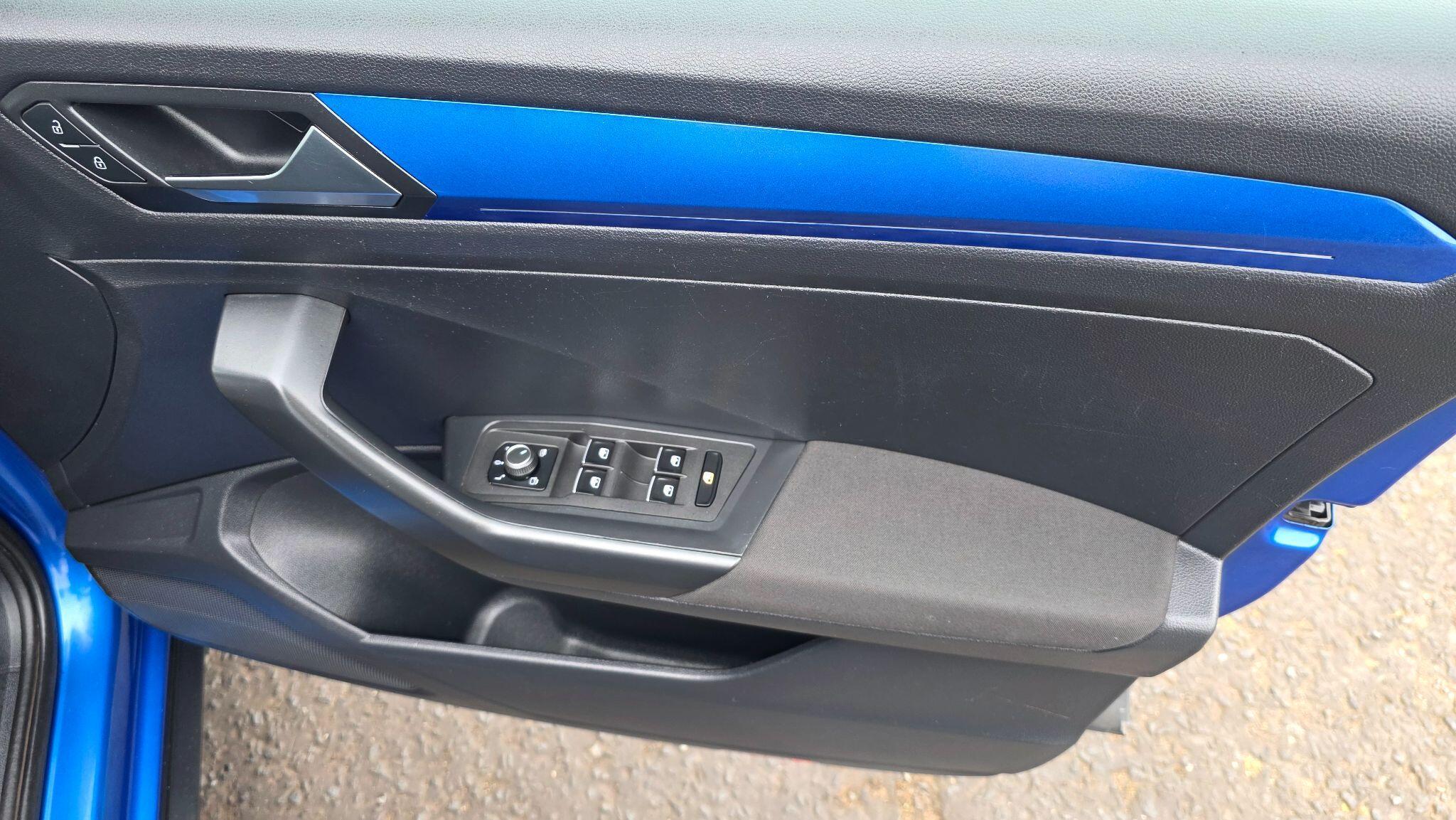 Volkswagen T-Roc - Image 26