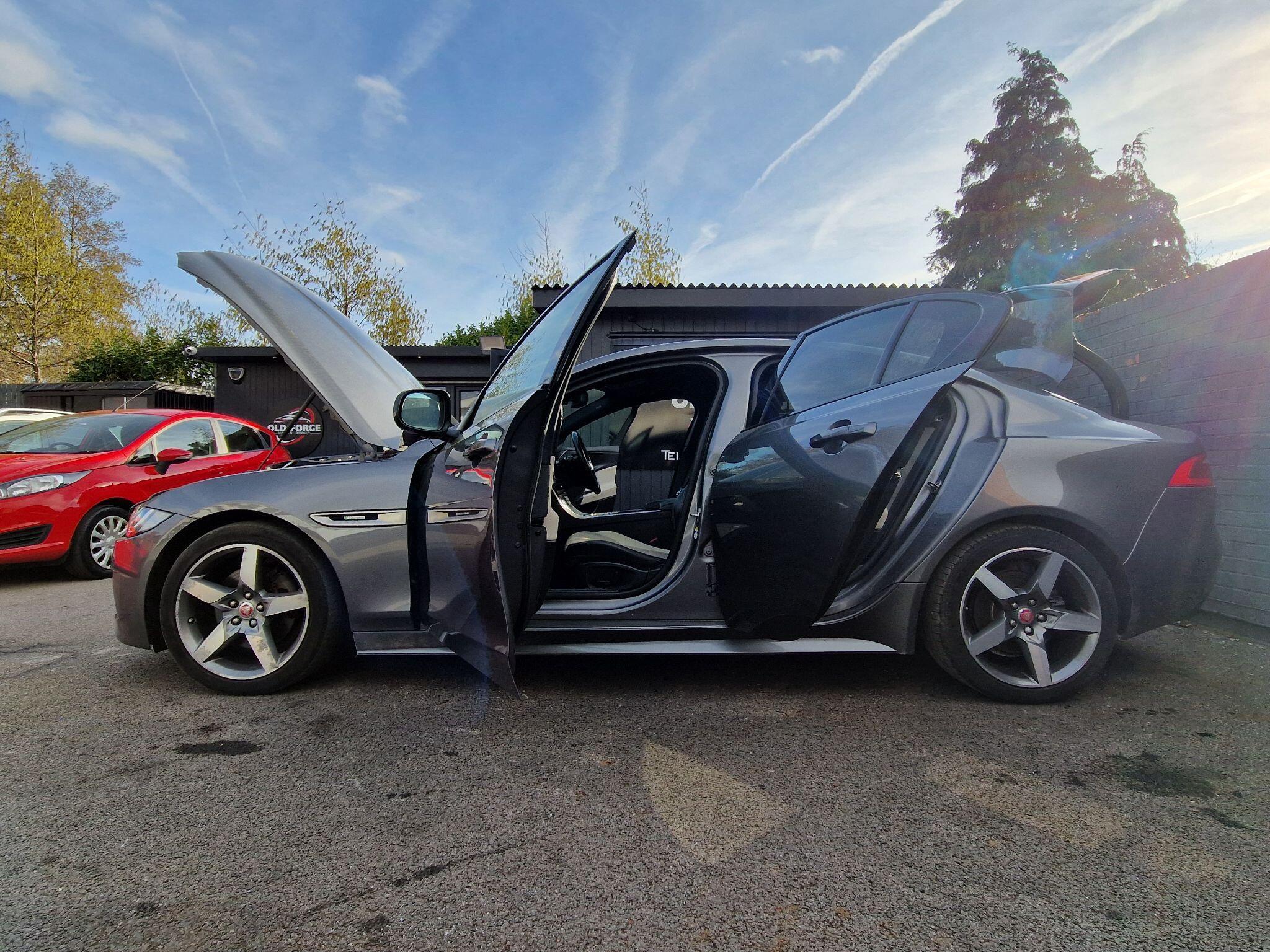 Jaguar XE - Image 15