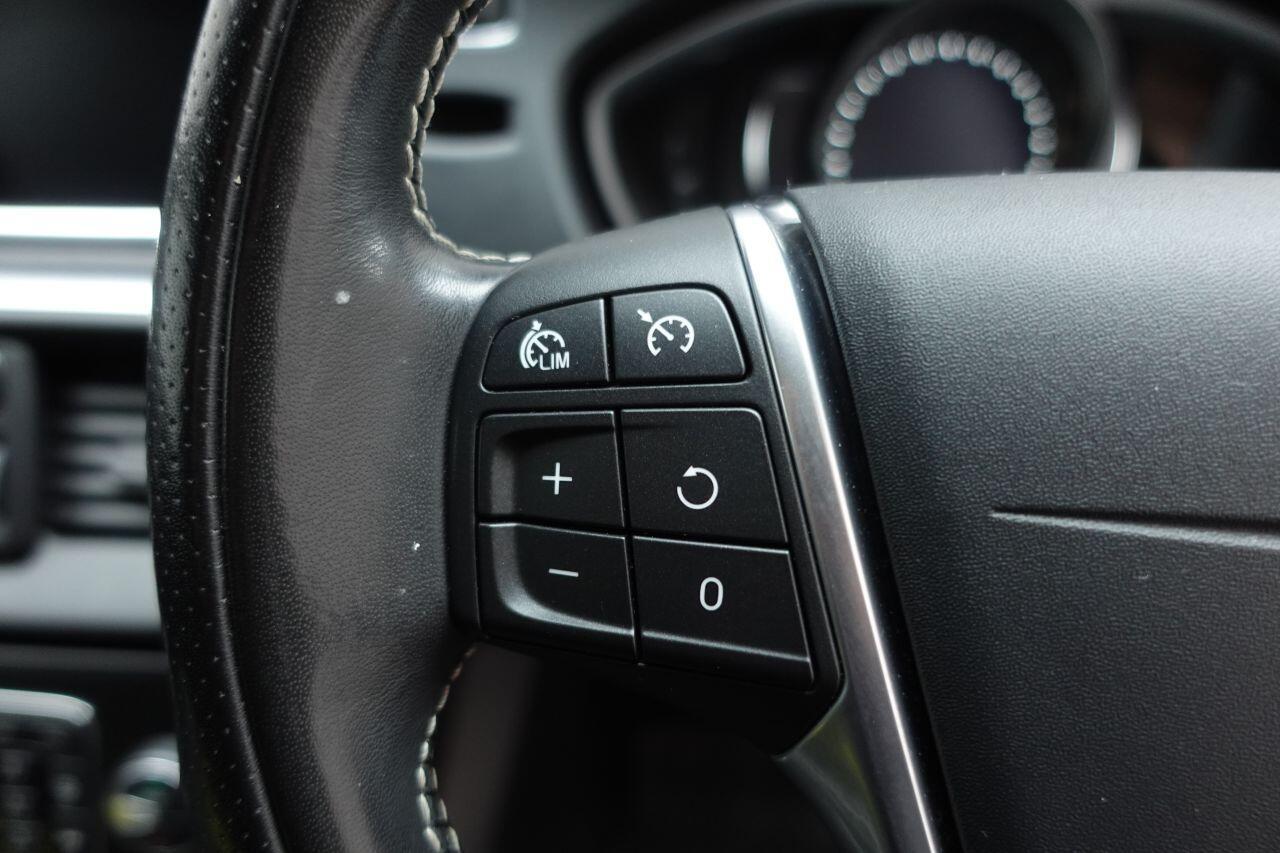 Volvo V40 - Image 12