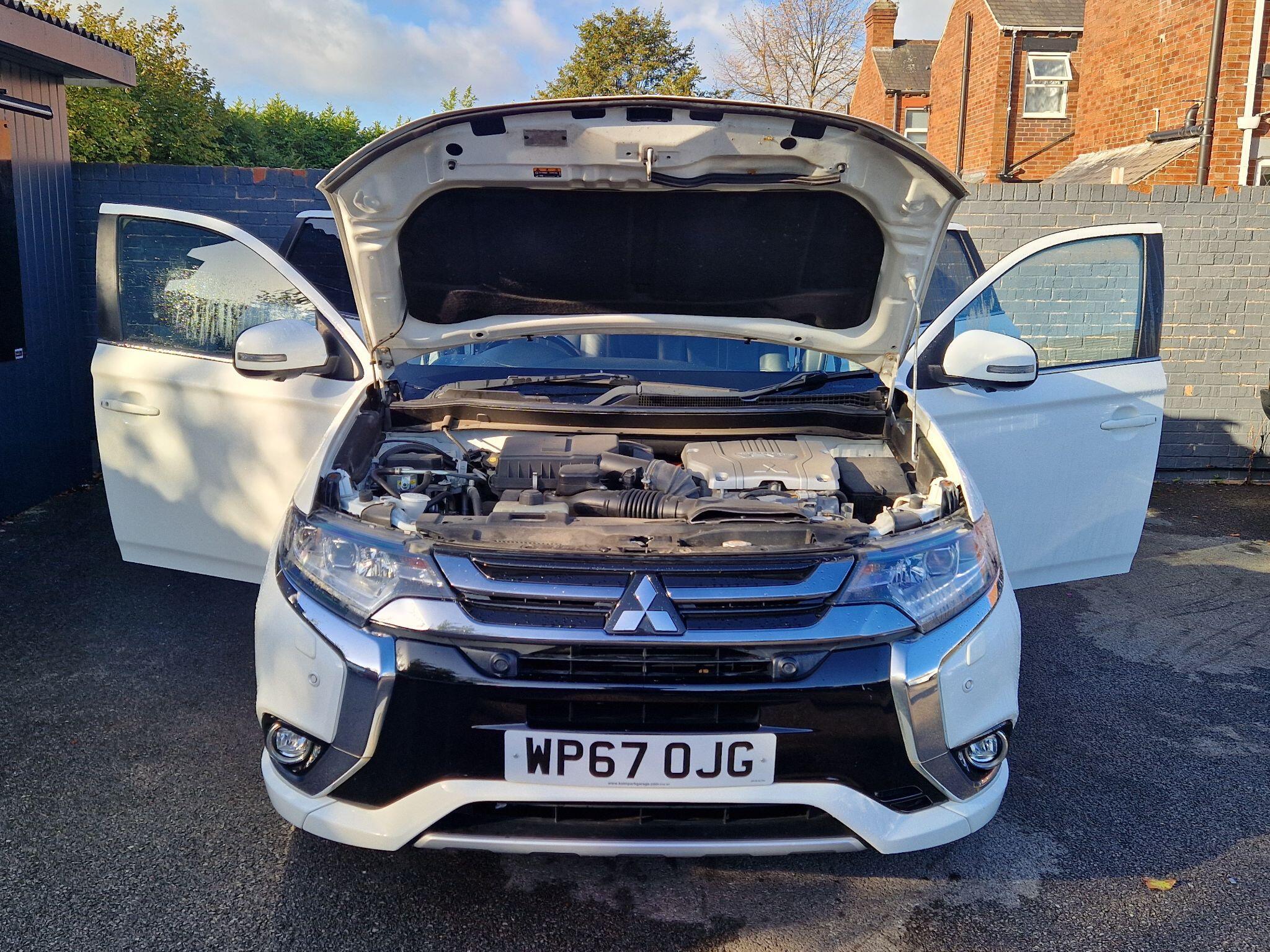 Mitsubishi Outlander - Image 13