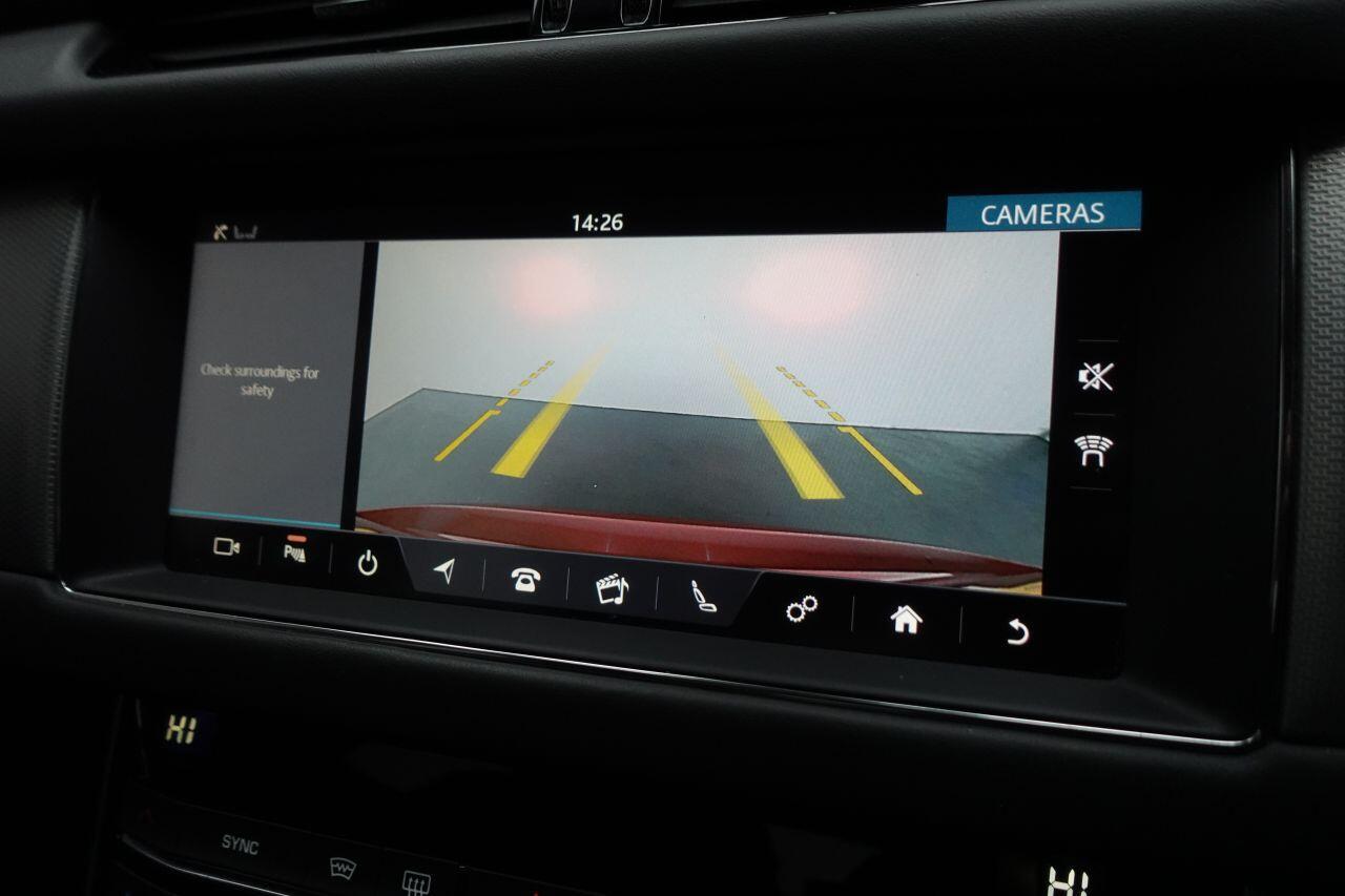 Jaguar XF - Image 19