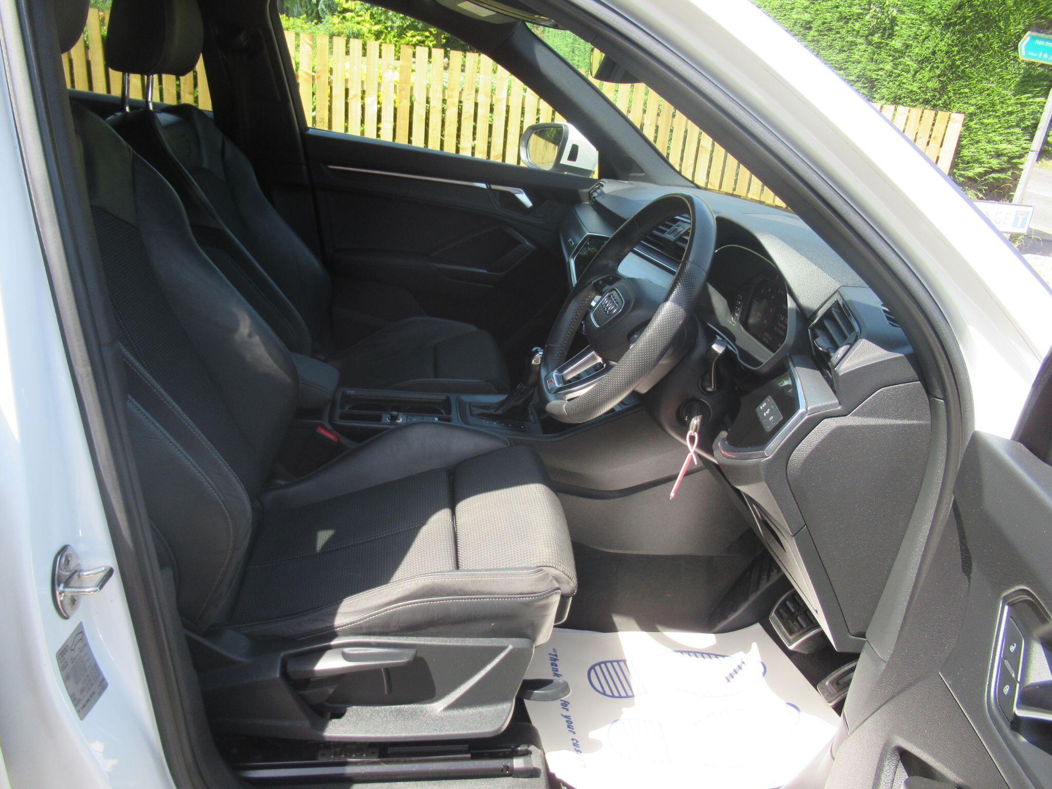 Audi Q3 - Image 17