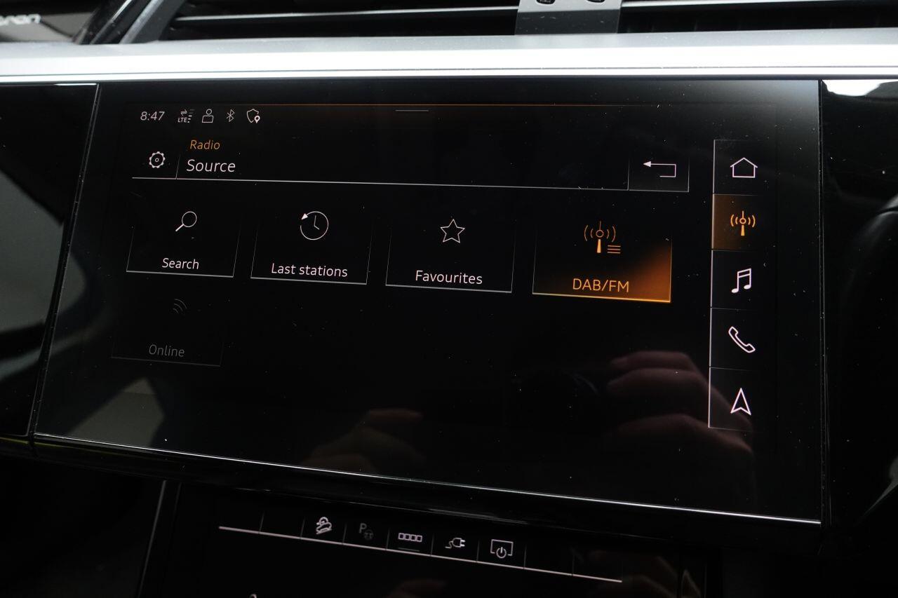 Audi E-Tron - Image 32