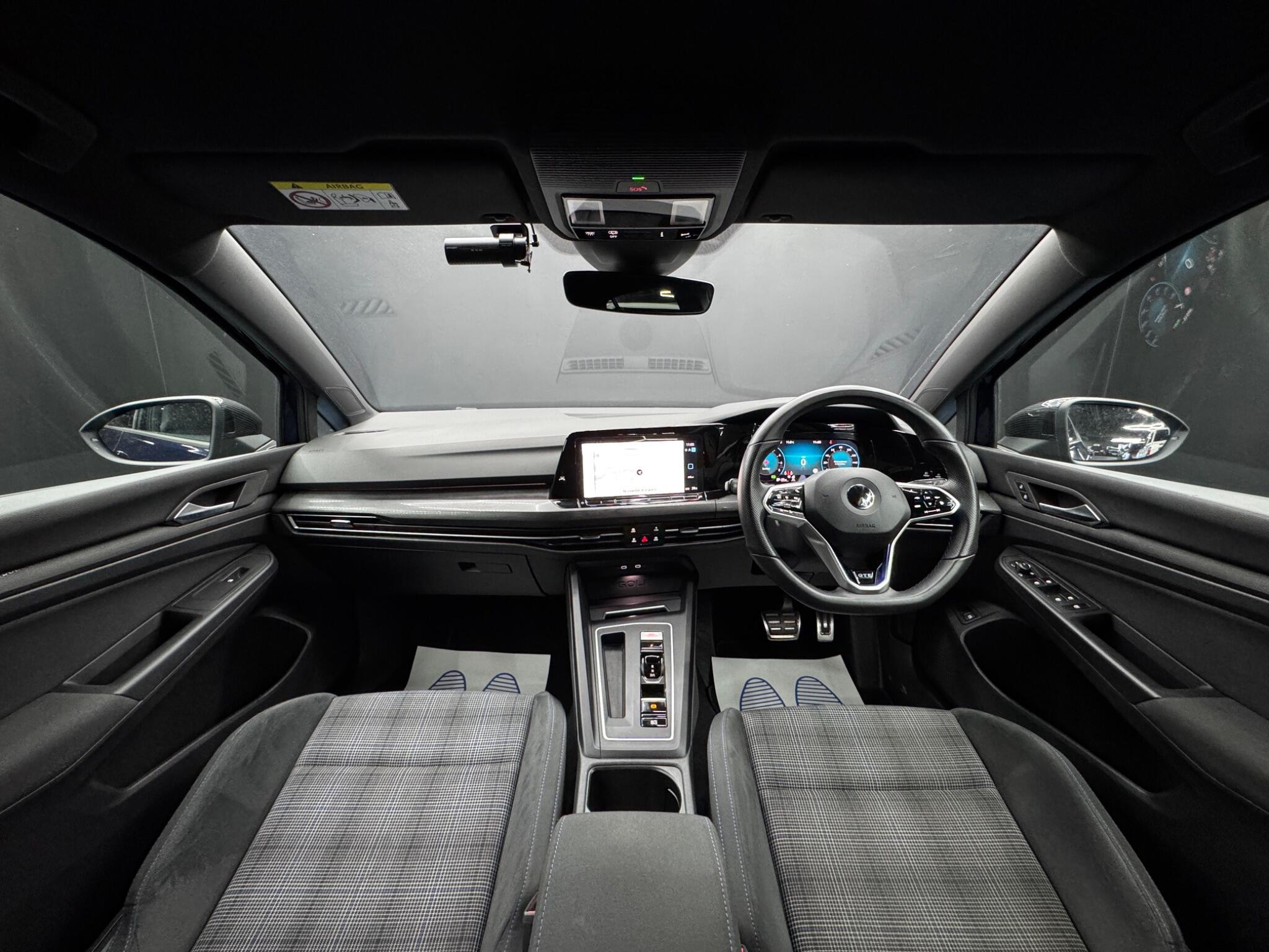 Volkswagen Golf - Image 17