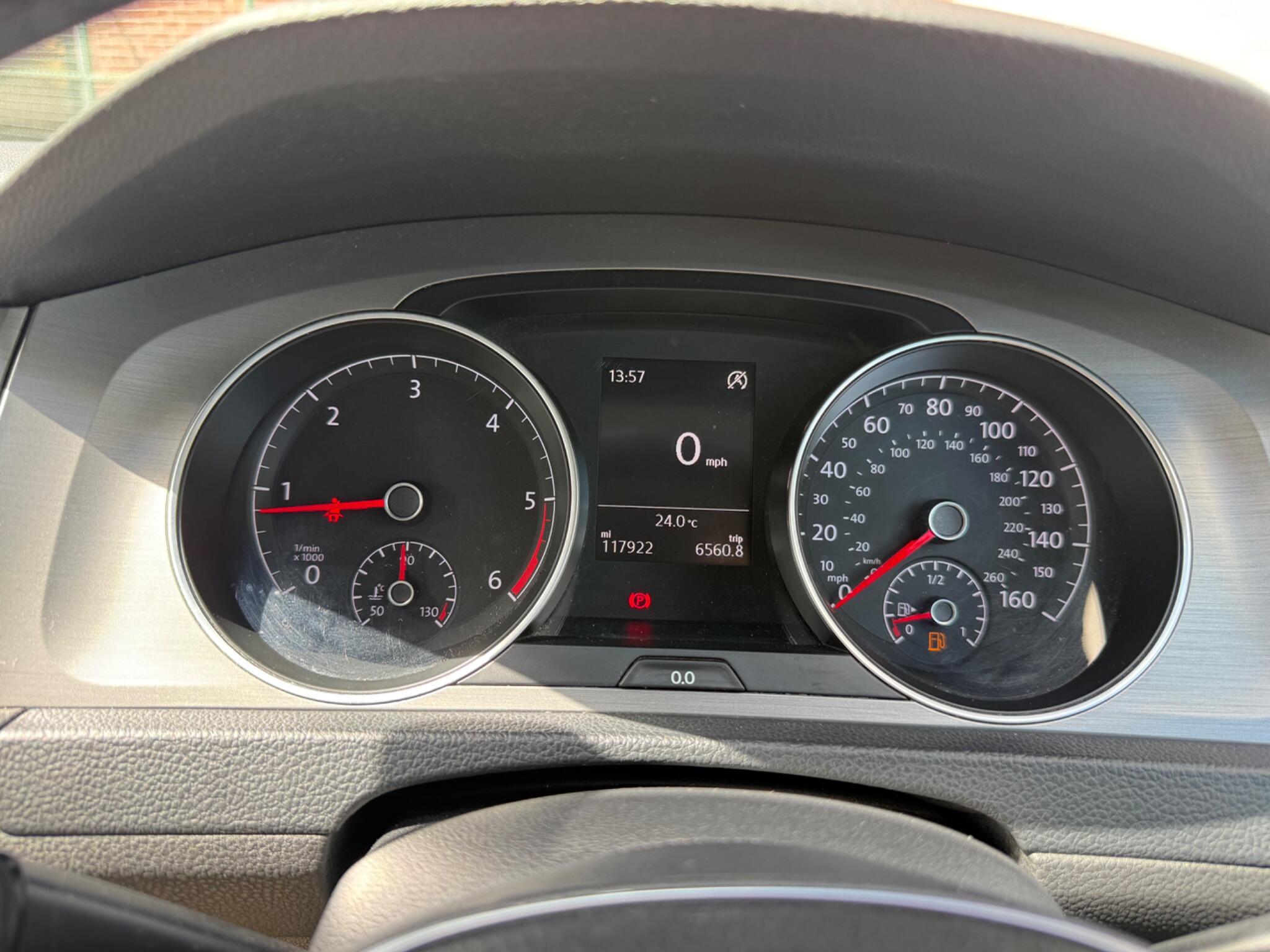 Volkswagen Golf - Image 9