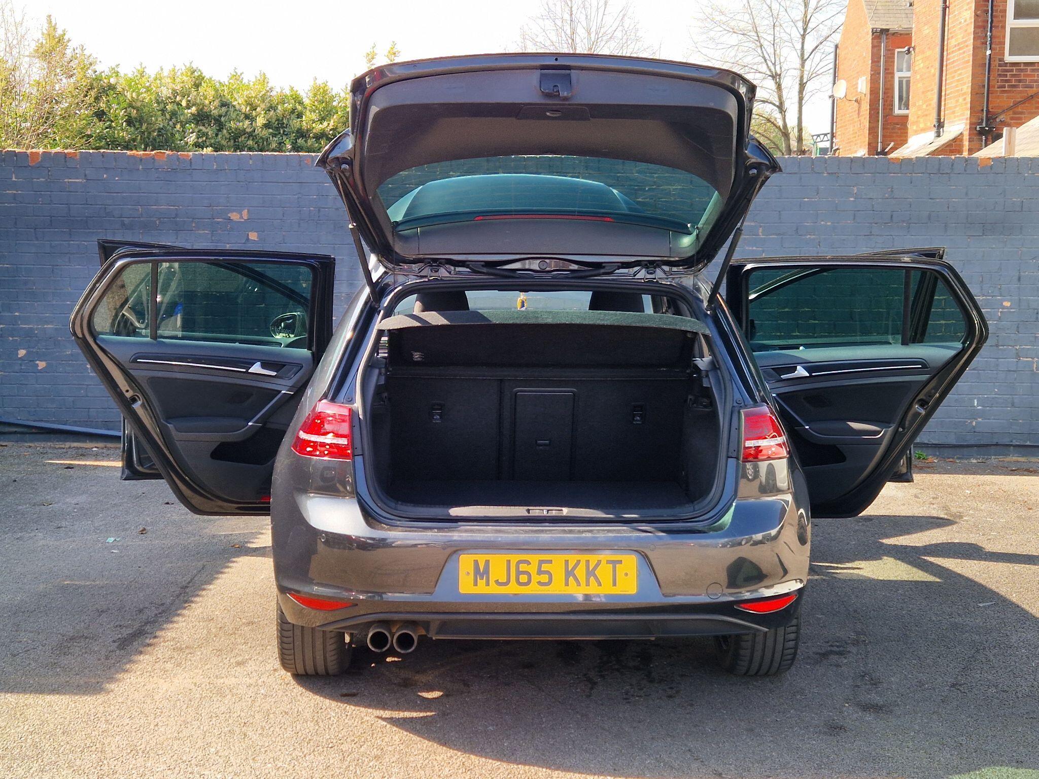 Volkswagen Golf - Image 20