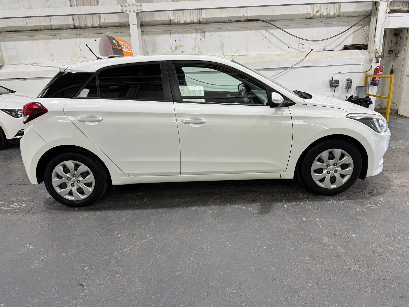 Hyundai i20 - Image 9