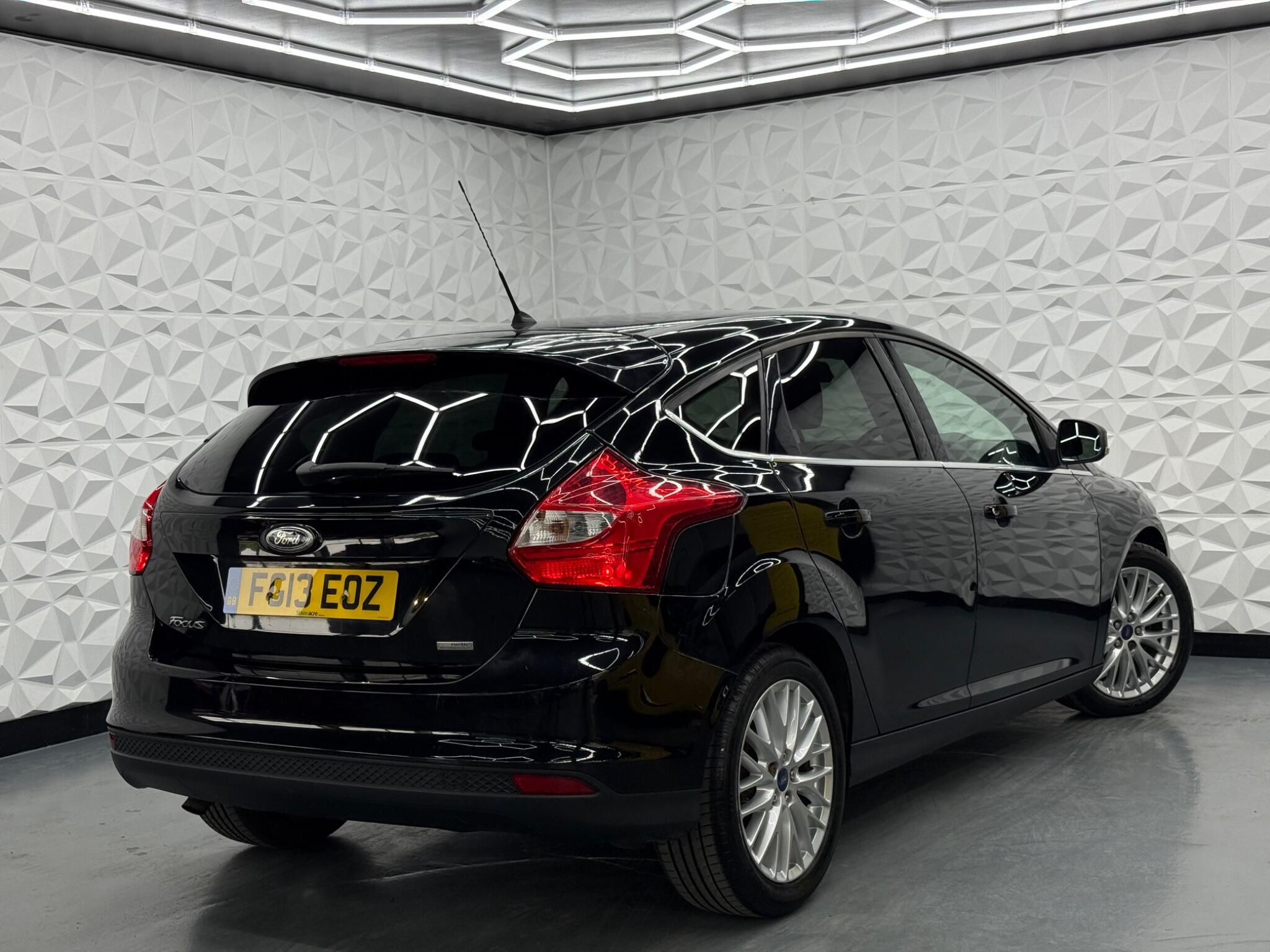 Ford Focus - Image 41
