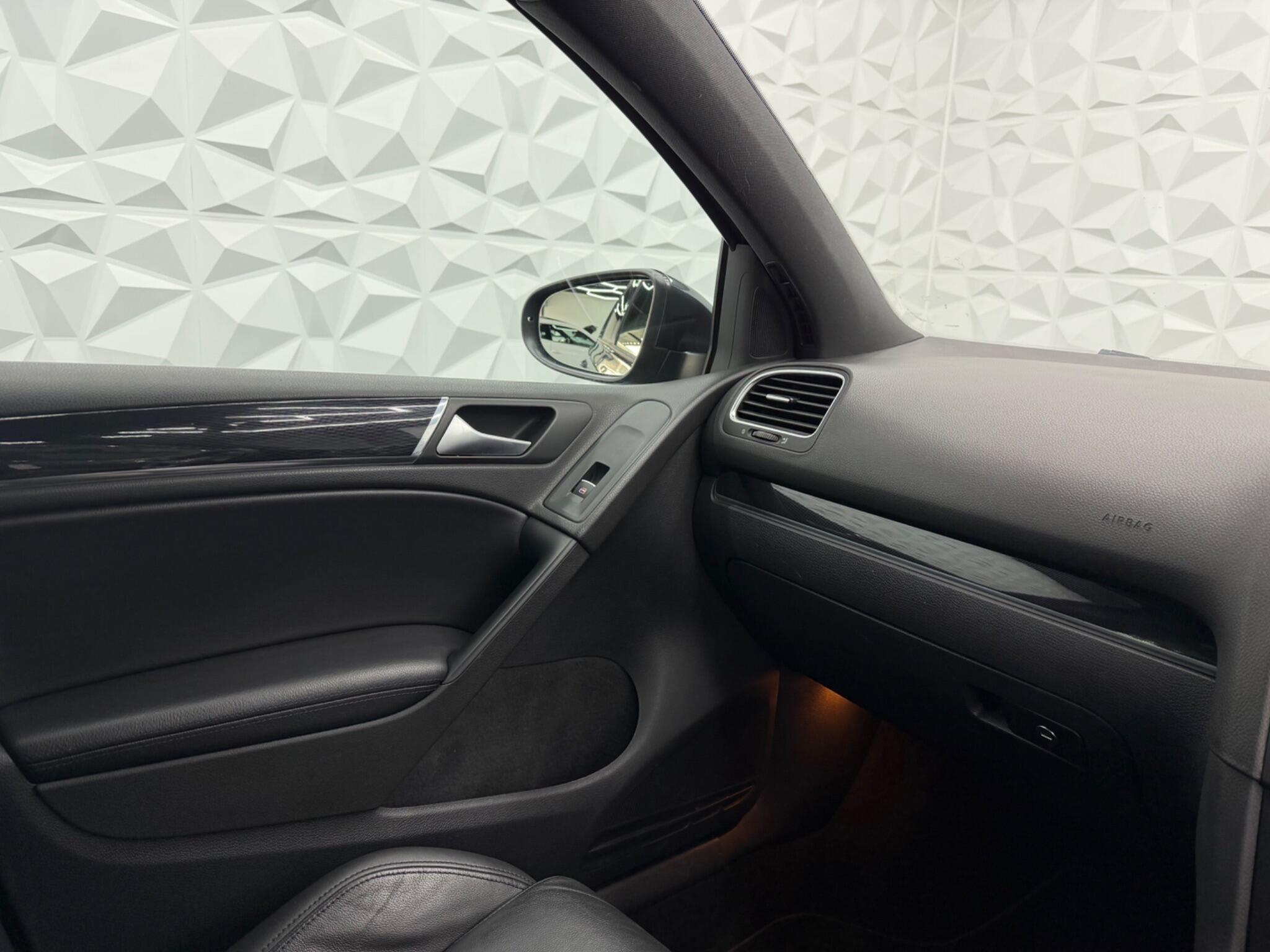 Volkswagen Golf - Image 23