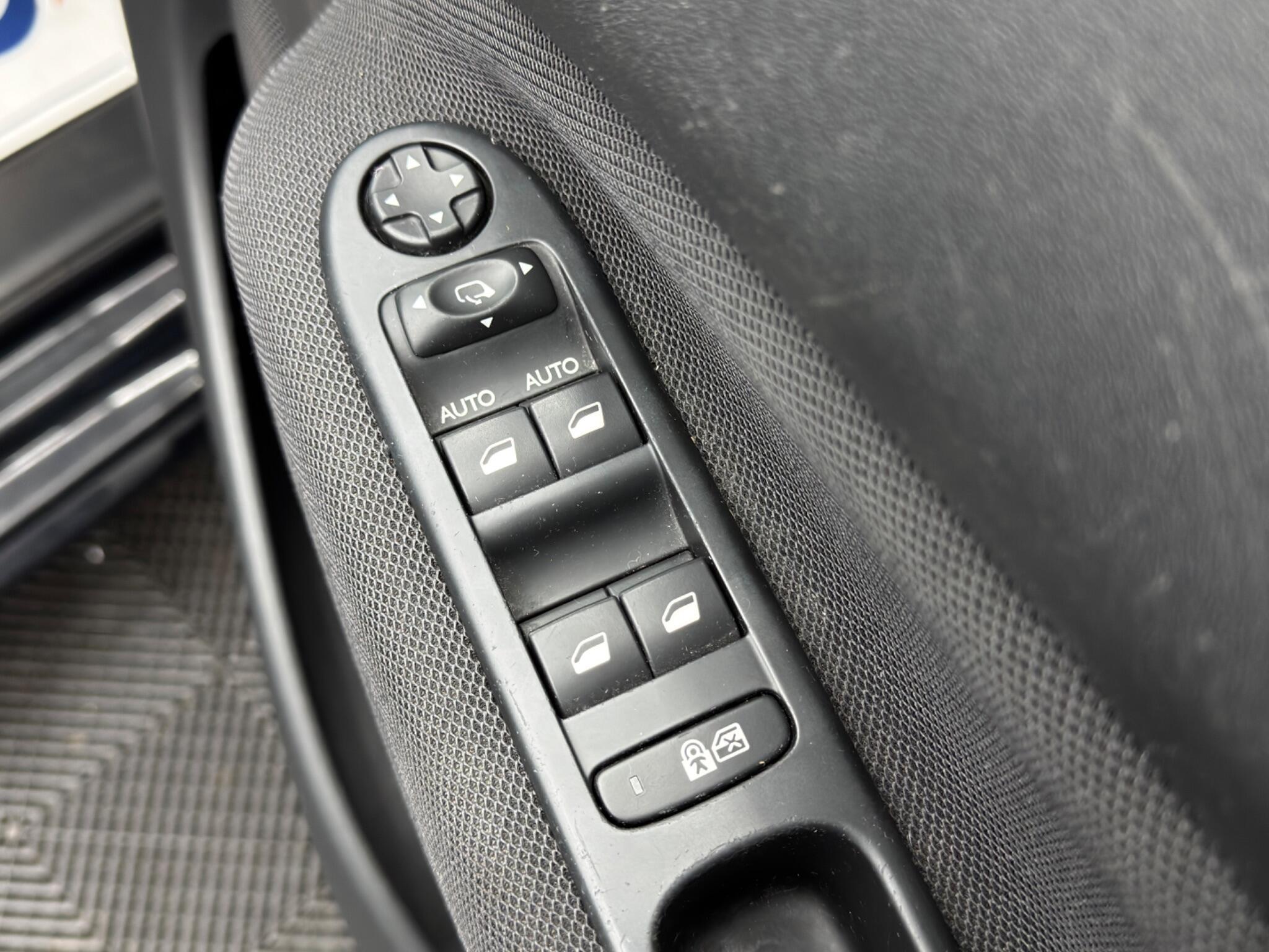 Citroen C3 Picasso - Image 30