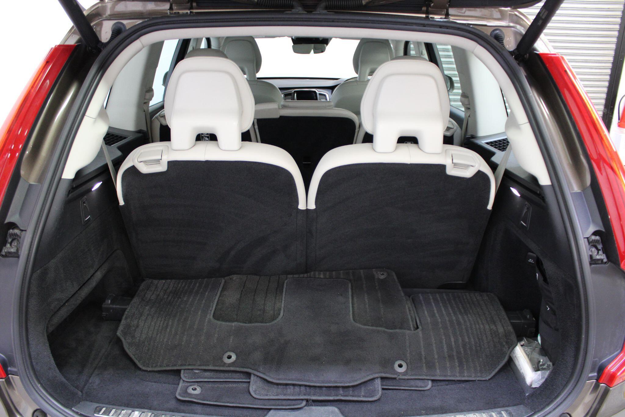 Volvo XC90 - Image 16