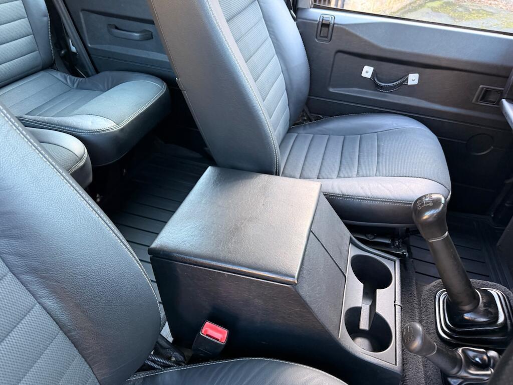 Land Rover Defender 110 - Image 49