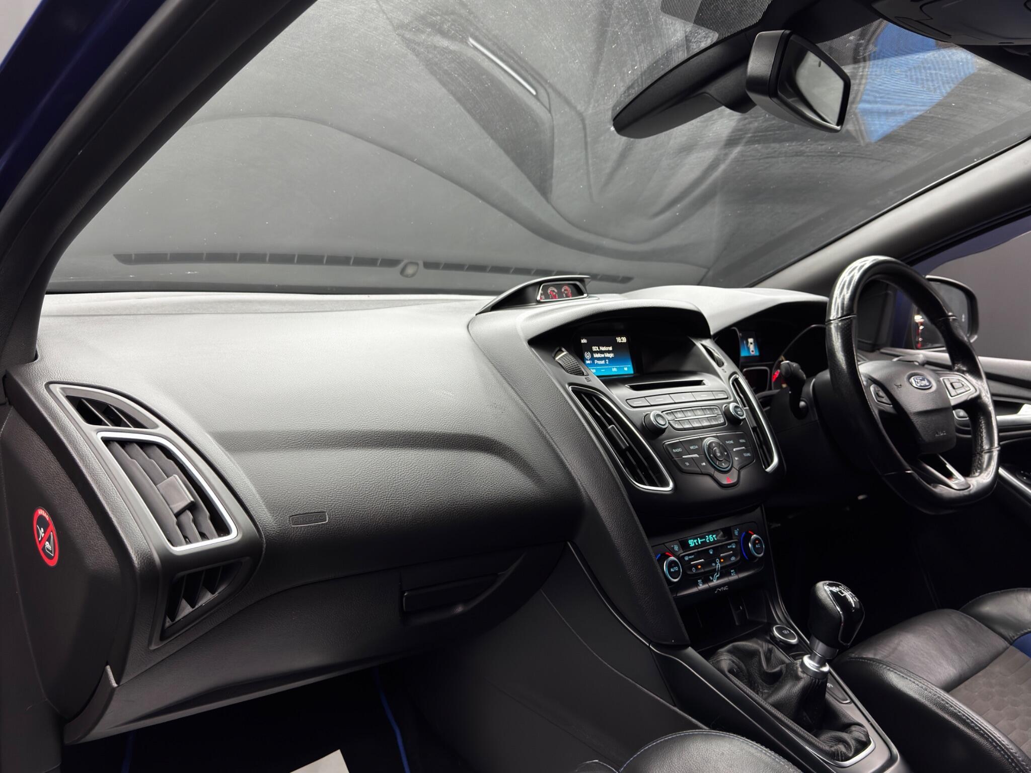 Ford Focus - Image 11