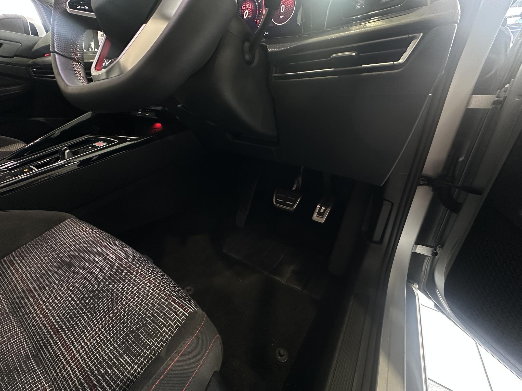 Volkswagen Golf - Image 17