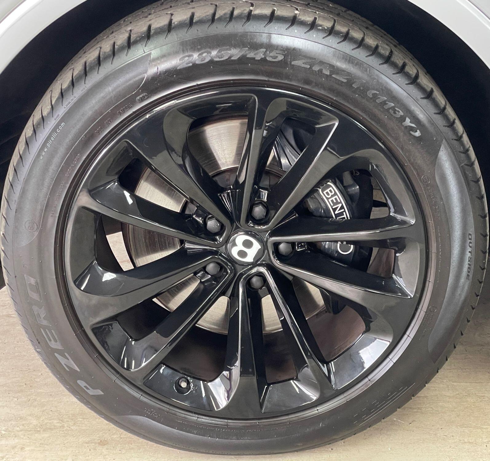 Bentley Bentayga - Image 16